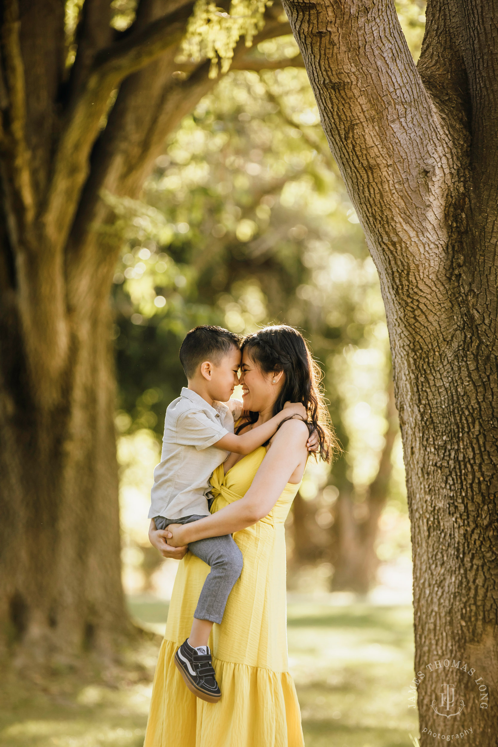 Family photography session by Snoqualmie family photographer James Thomas Long Photography