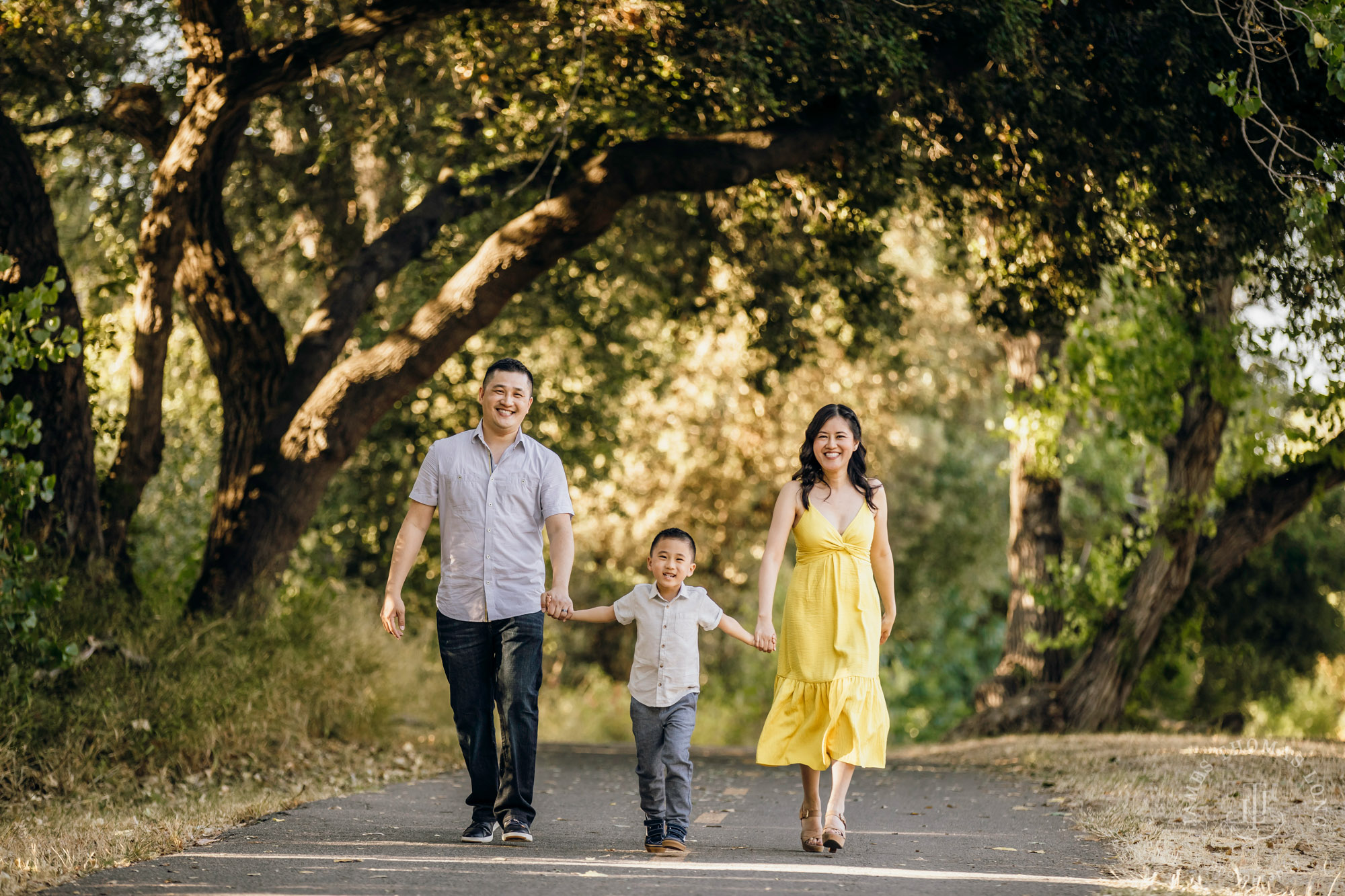 Family photography session by Snoqualmie family photographer James Thomas Long Photography