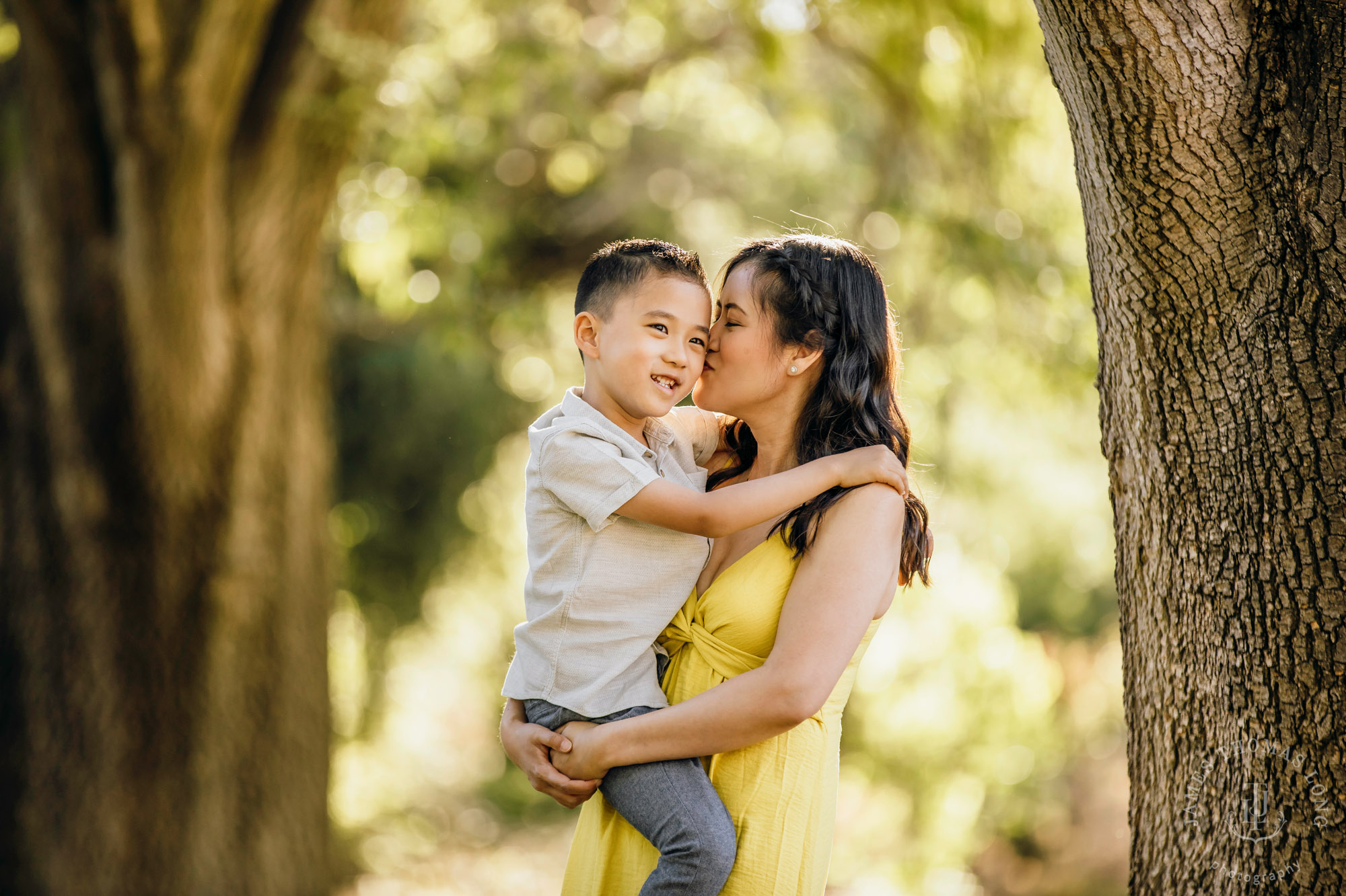 Family photography session by Snoqualmie family photographer James Thomas Long Photography