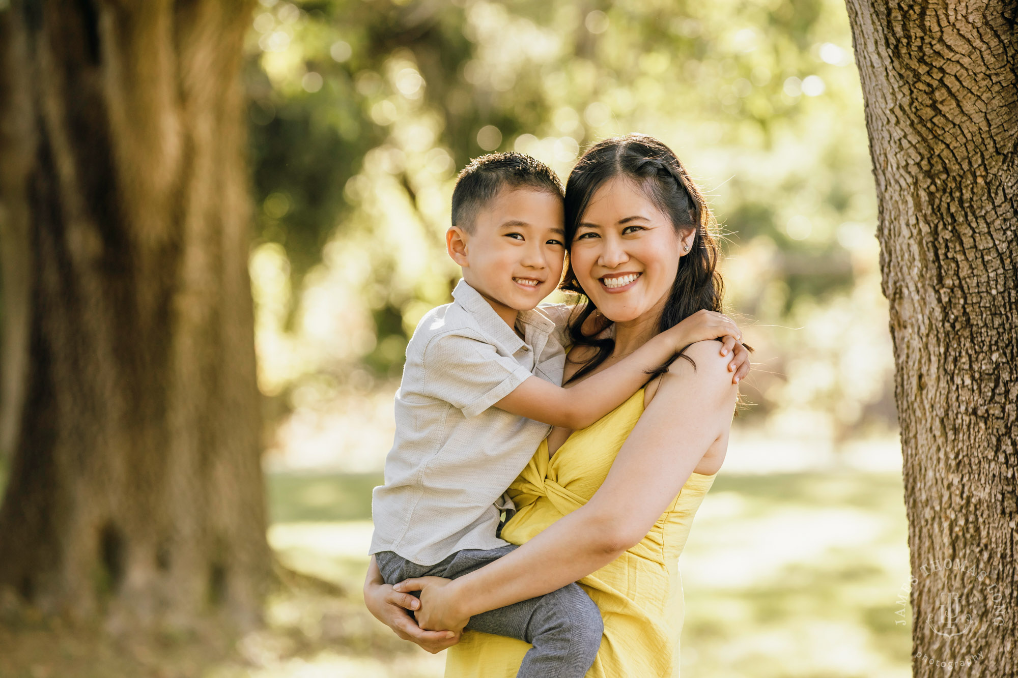 Family photography session by Snoqualmie family photographer James Thomas Long Photography