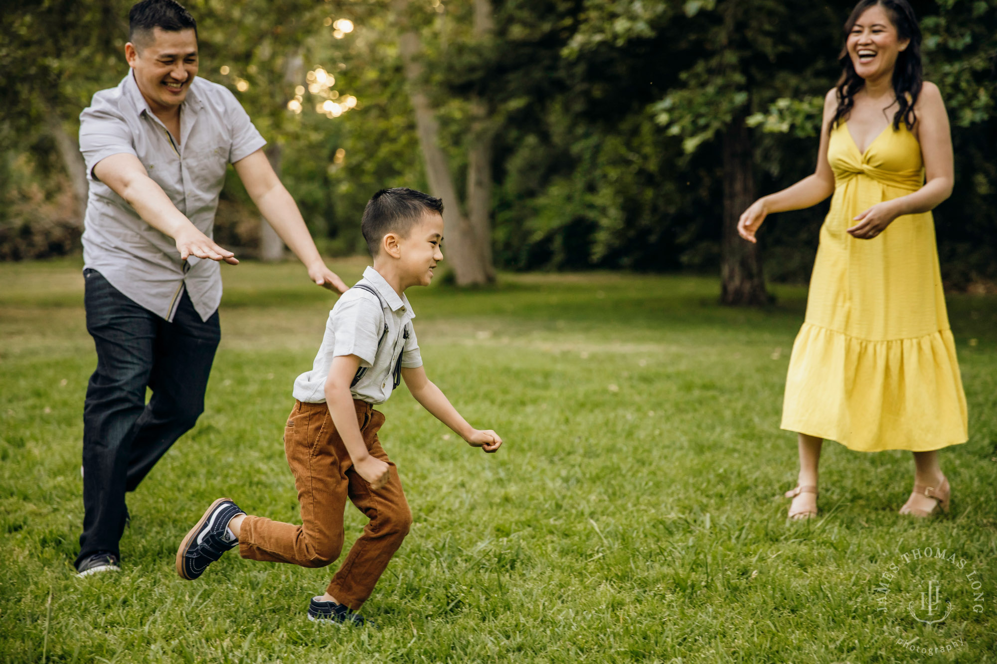 Family photography session by Snoqualmie family photographer James Thomas Long Photography