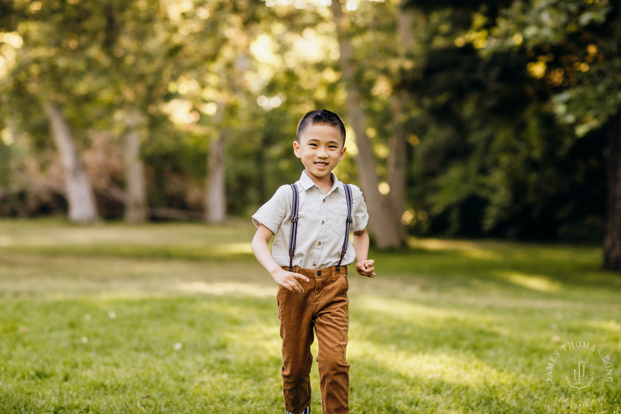 Family photography session by Snoqualmie family photographer James Thomas Long Photography