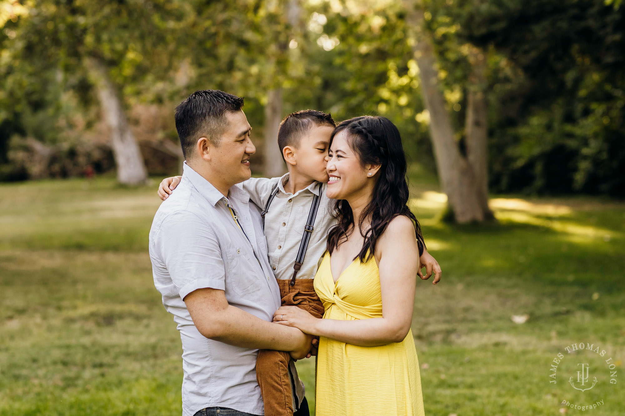 Family photography session by Snoqualmie family photographer James Thomas Long Photography