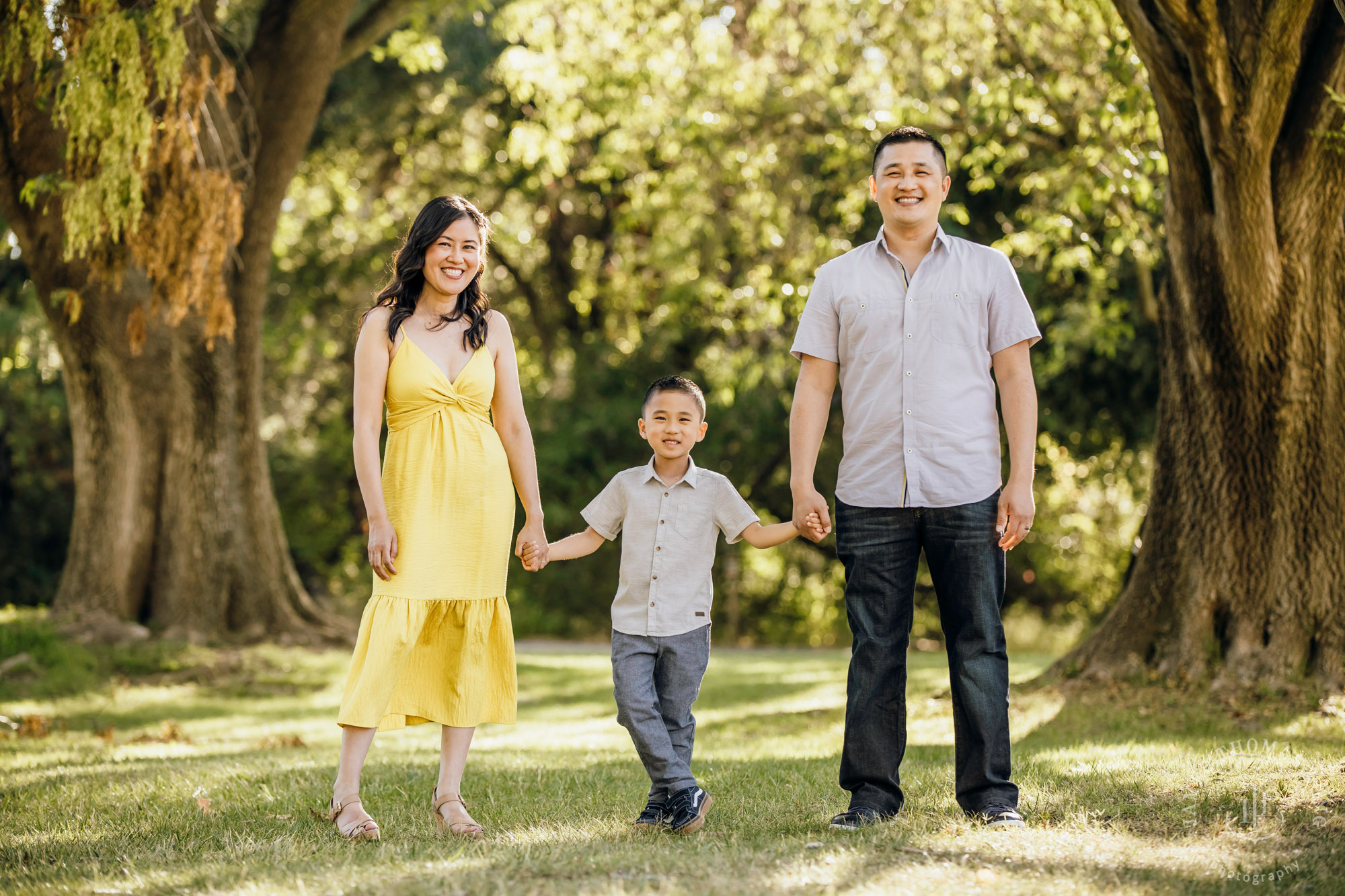 Family photography session by Snoqualmie family photographer James Thomas Long Photography