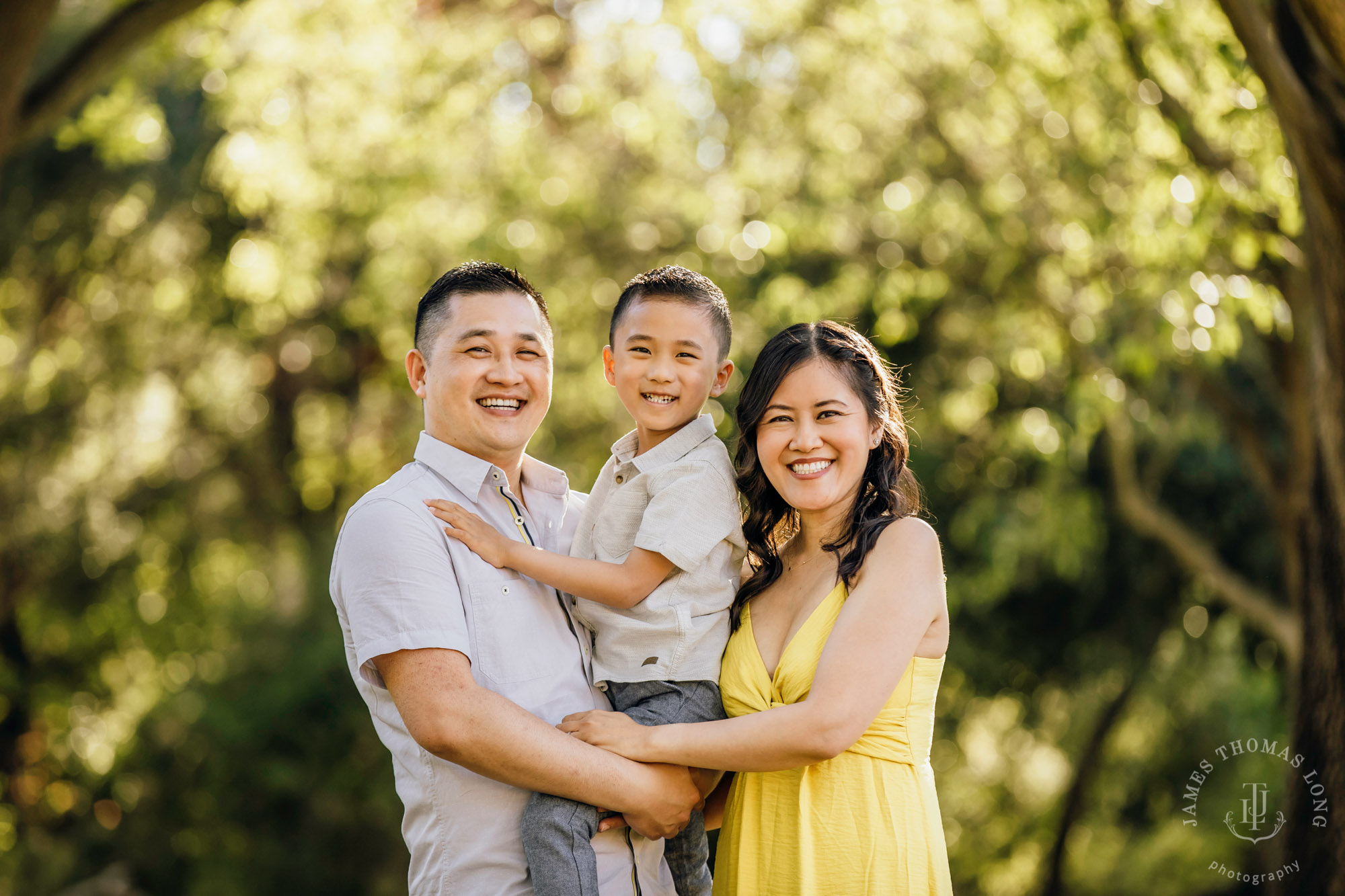 Family photography session by Snoqualmie family photographer James Thomas Long Photography