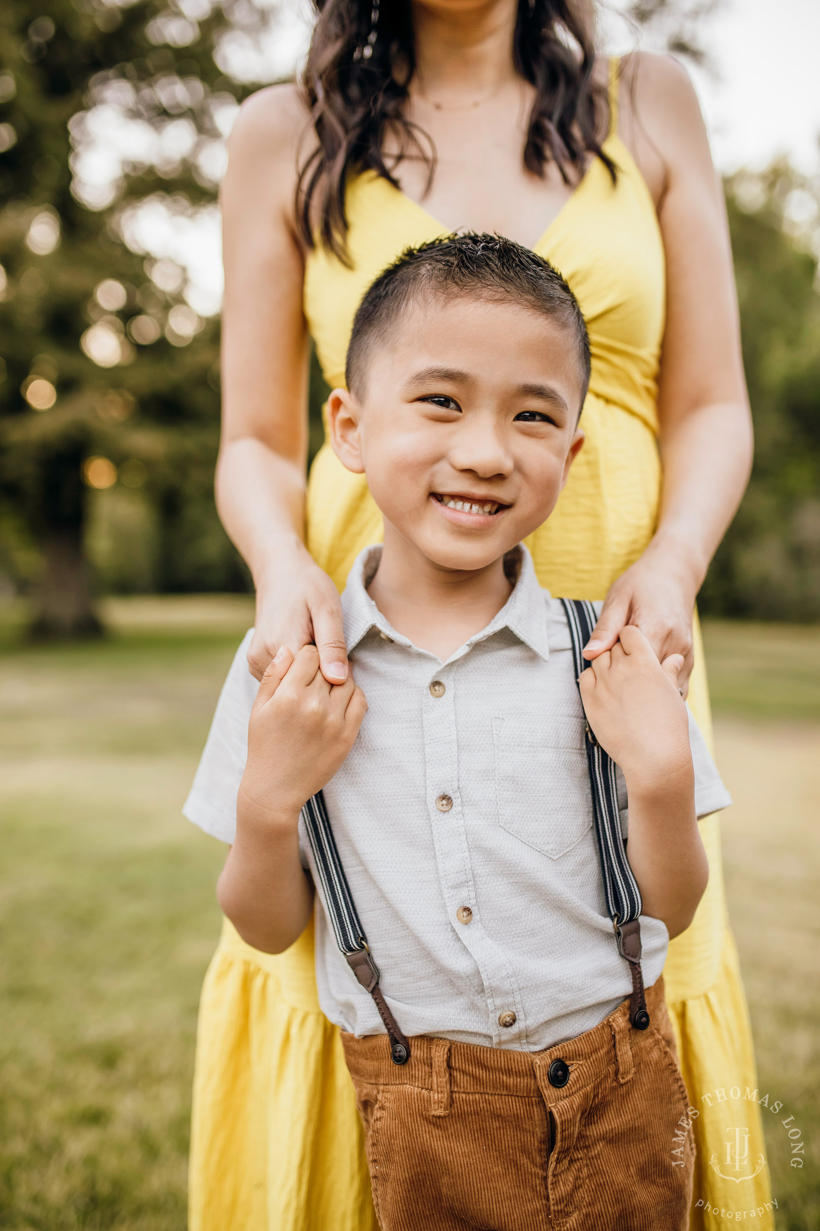 Family photography session by Snoqualmie family photographer James Thomas Long Photography