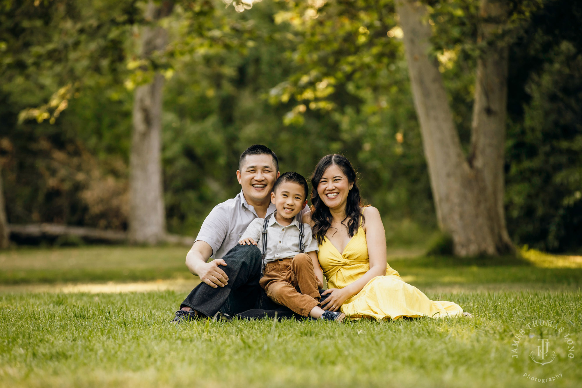 Family photography session by Snoqualmie family photographer James Thomas Long Photography