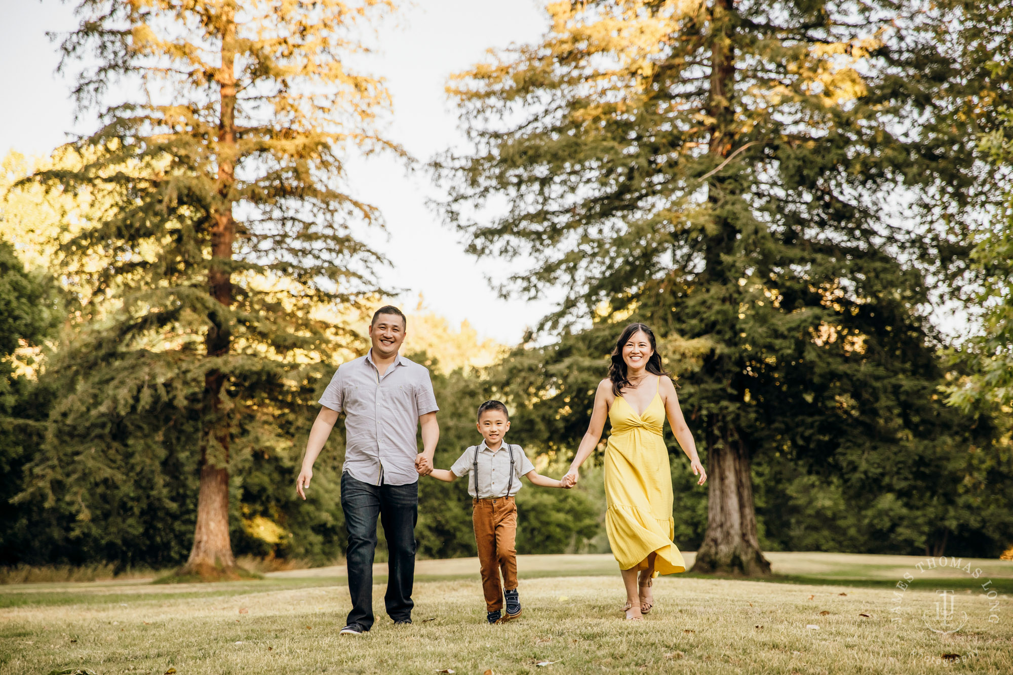 Family photography session by Snoqualmie family photographer James Thomas Long Photography