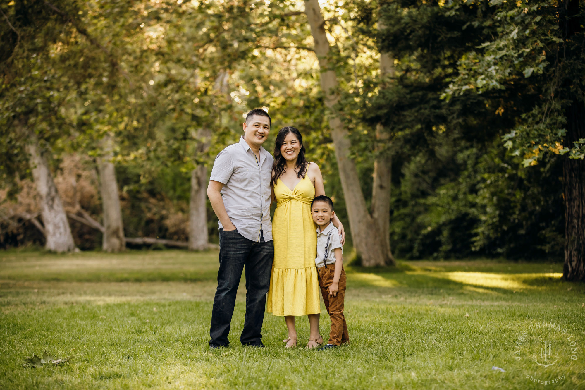 Family photography session by Snoqualmie family photographer James Thomas Long Photography