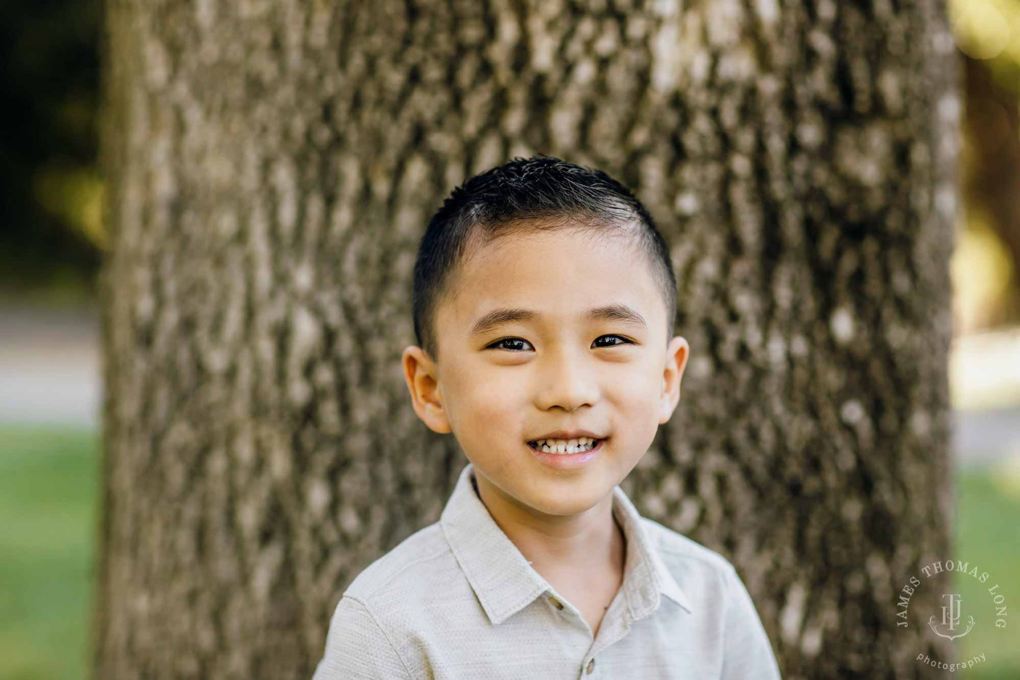 Family photography session by Snoqualmie family photographer James Thomas Long Photography