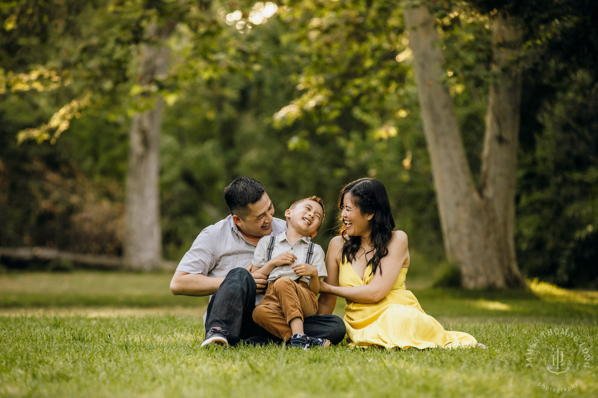 Family photography session by Snoqualmie family photographer James Thomas Long Photography