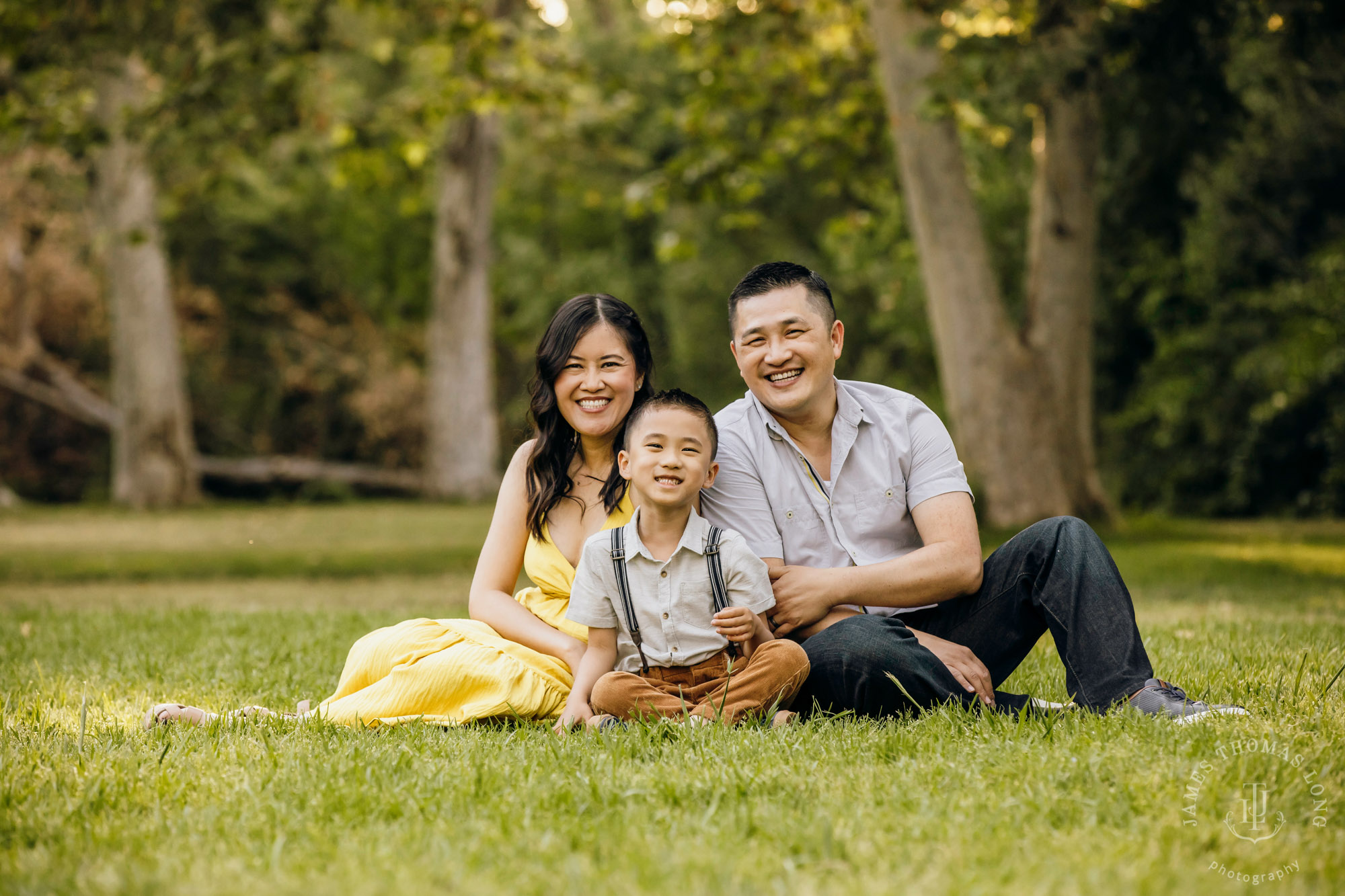 Family photography session by Snoqualmie family photographer James Thomas Long Photography