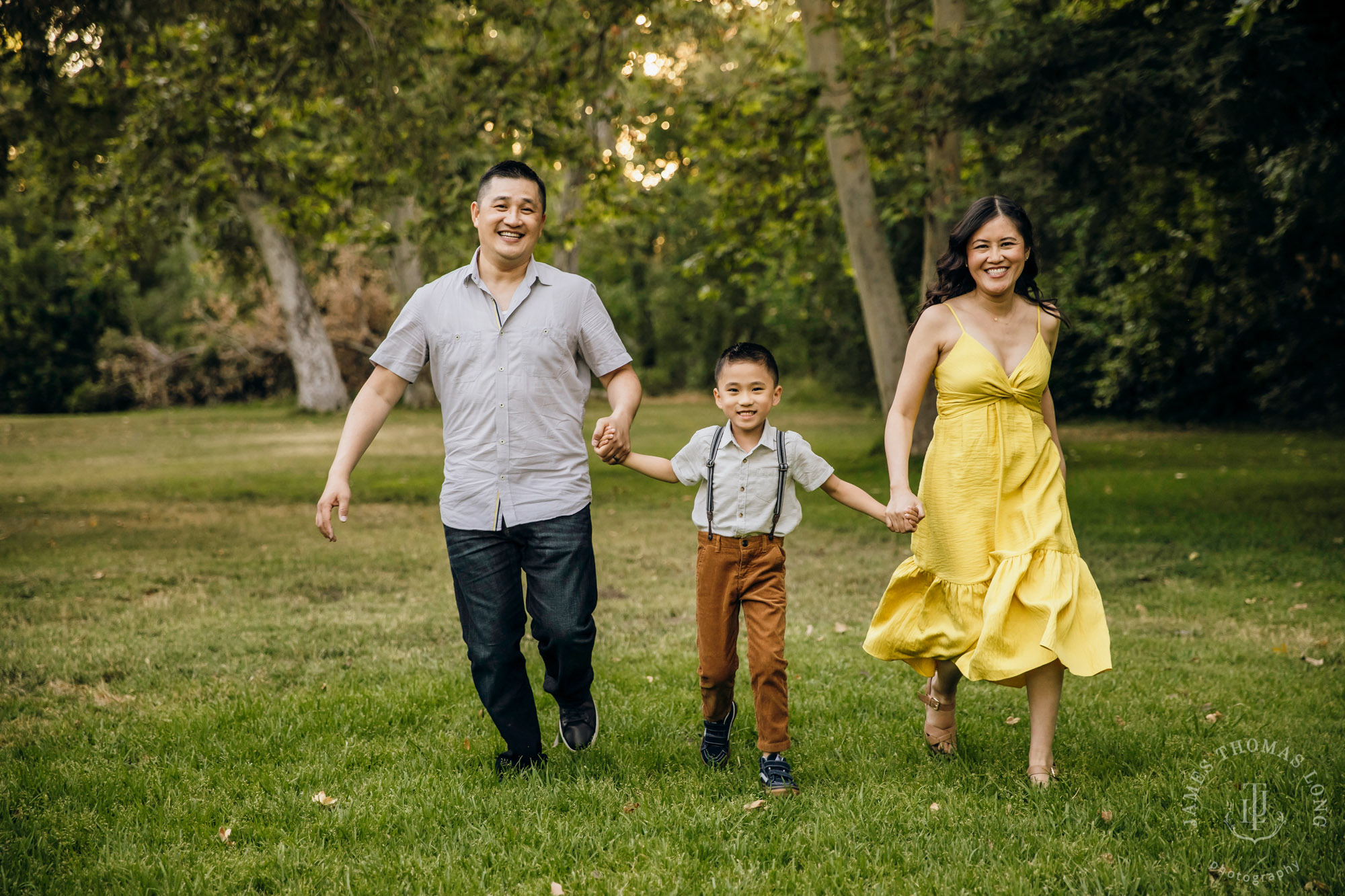 Family photography session by Snoqualmie family photographer James Thomas Long Photography