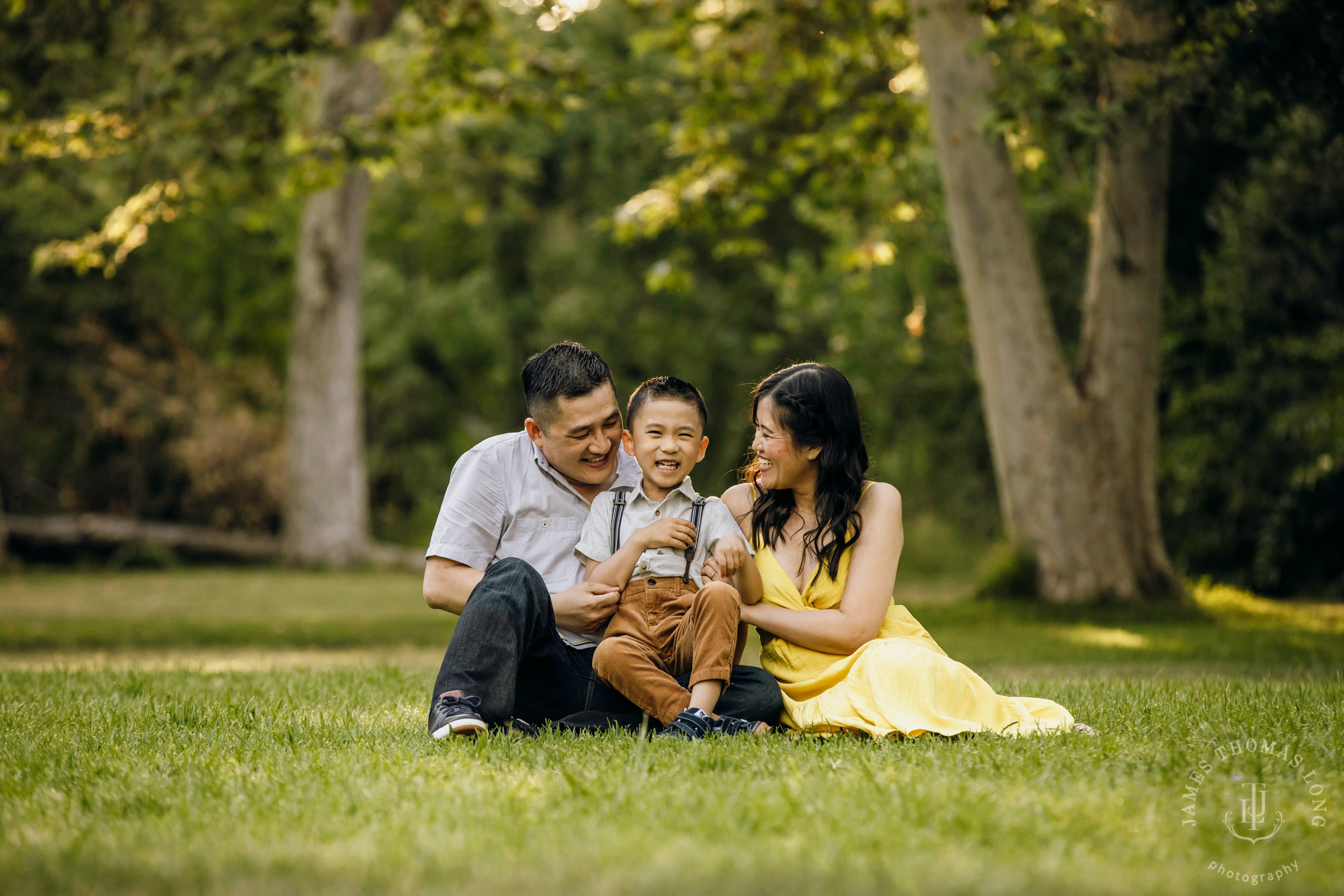 Family photography session by Snoqualmie family photographer James Thomas Long Photography