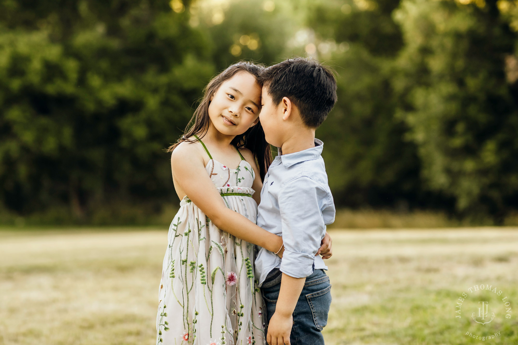 Family photography session by Snoqualmie family photographer James Thomas Long Photography