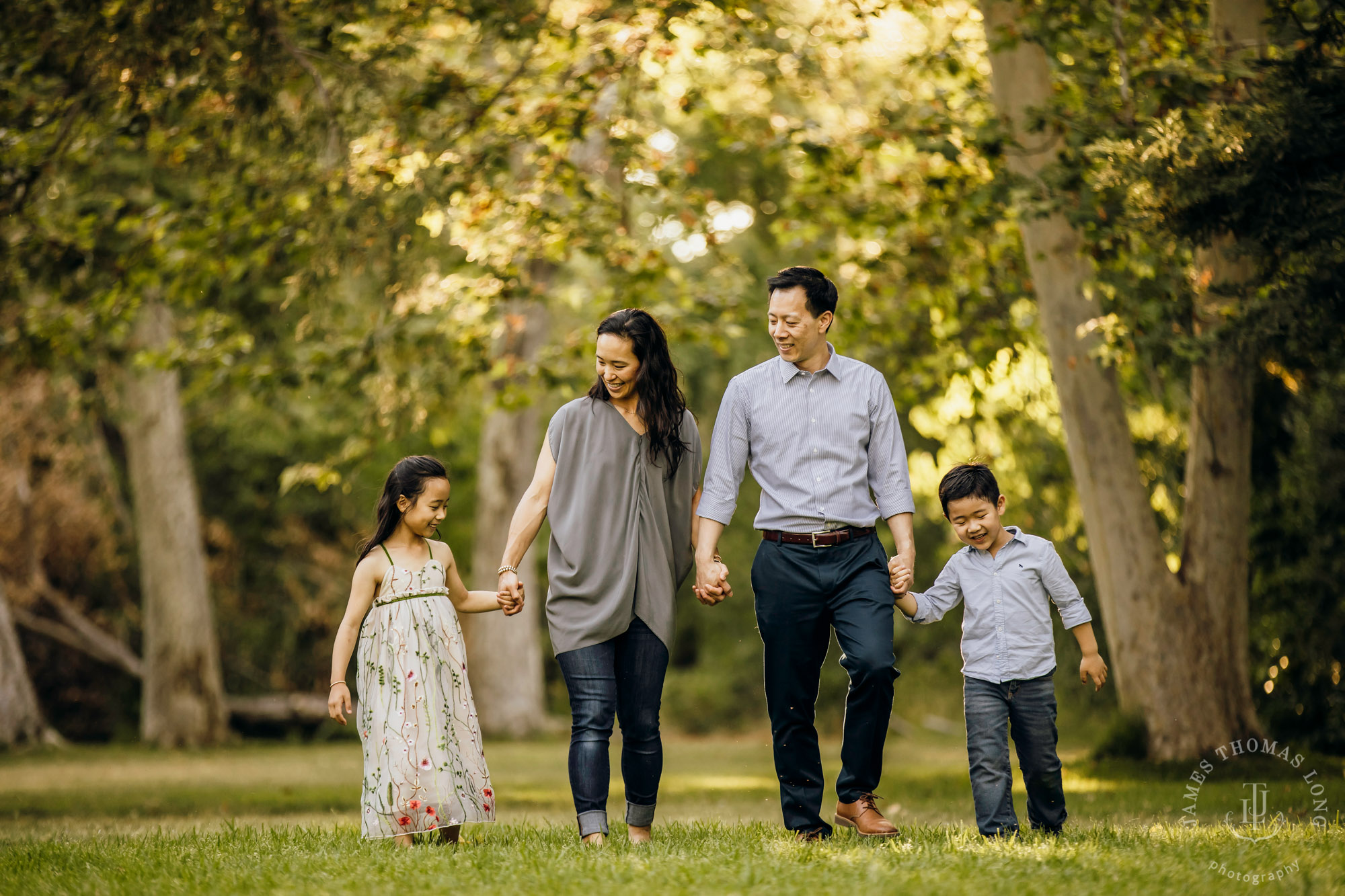 Family photography session by Snoqualmie family photographer James Thomas Long Photography