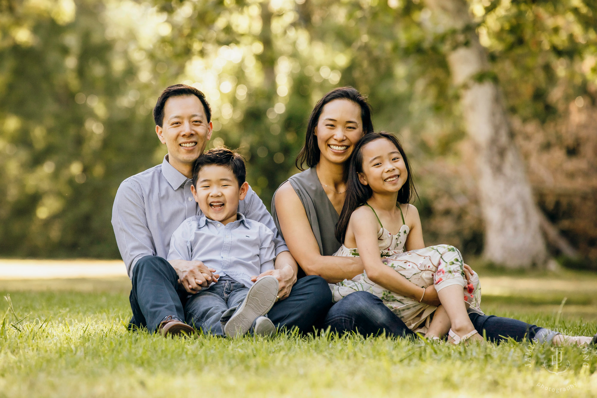 Family photography session by Snoqualmie family photographer James Thomas Long Photography