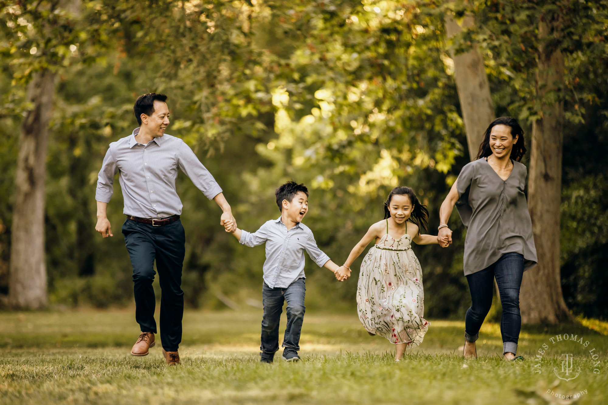 Family photography session by Snoqualmie family photographer James Thomas Long Photography