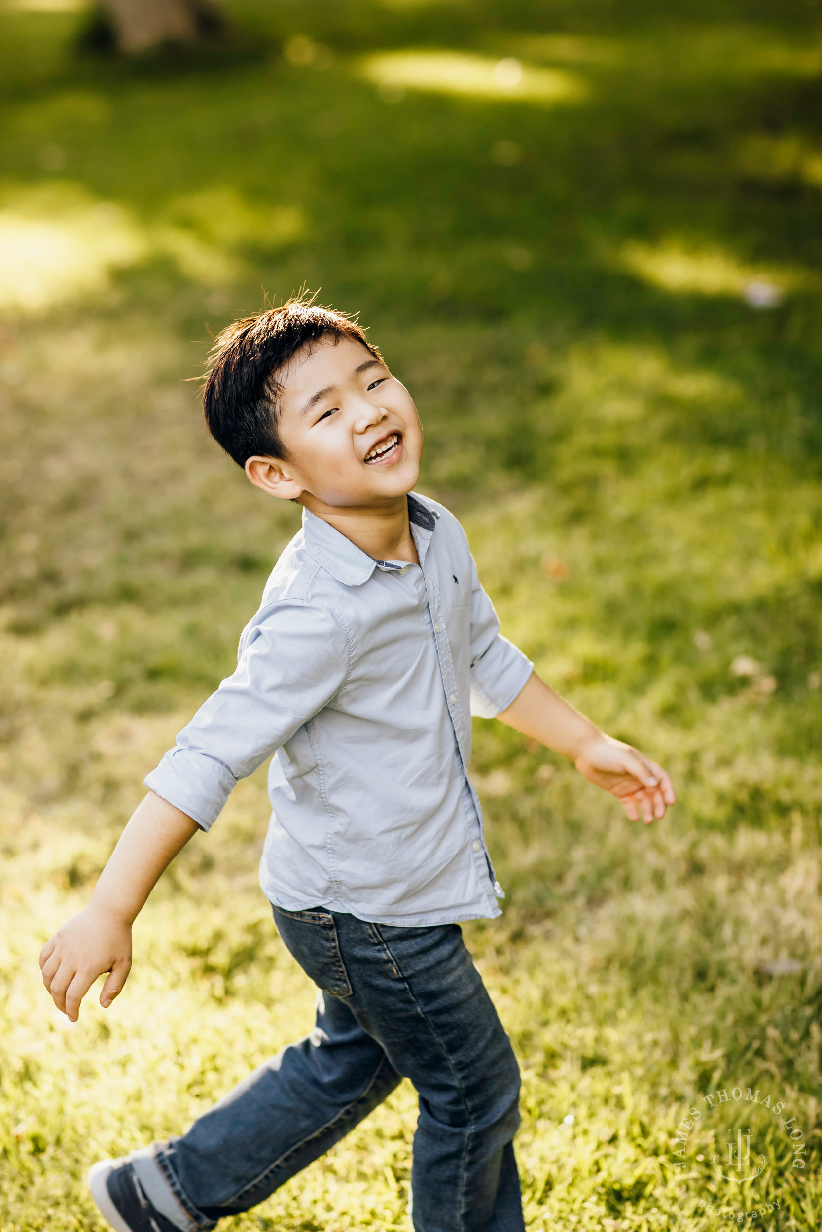 Family photography session by Snoqualmie family photographer James Thomas Long Photography