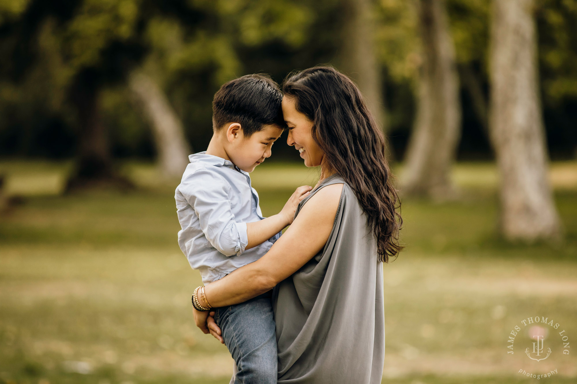 Family photography session by Snoqualmie family photographer James Thomas Long Photography