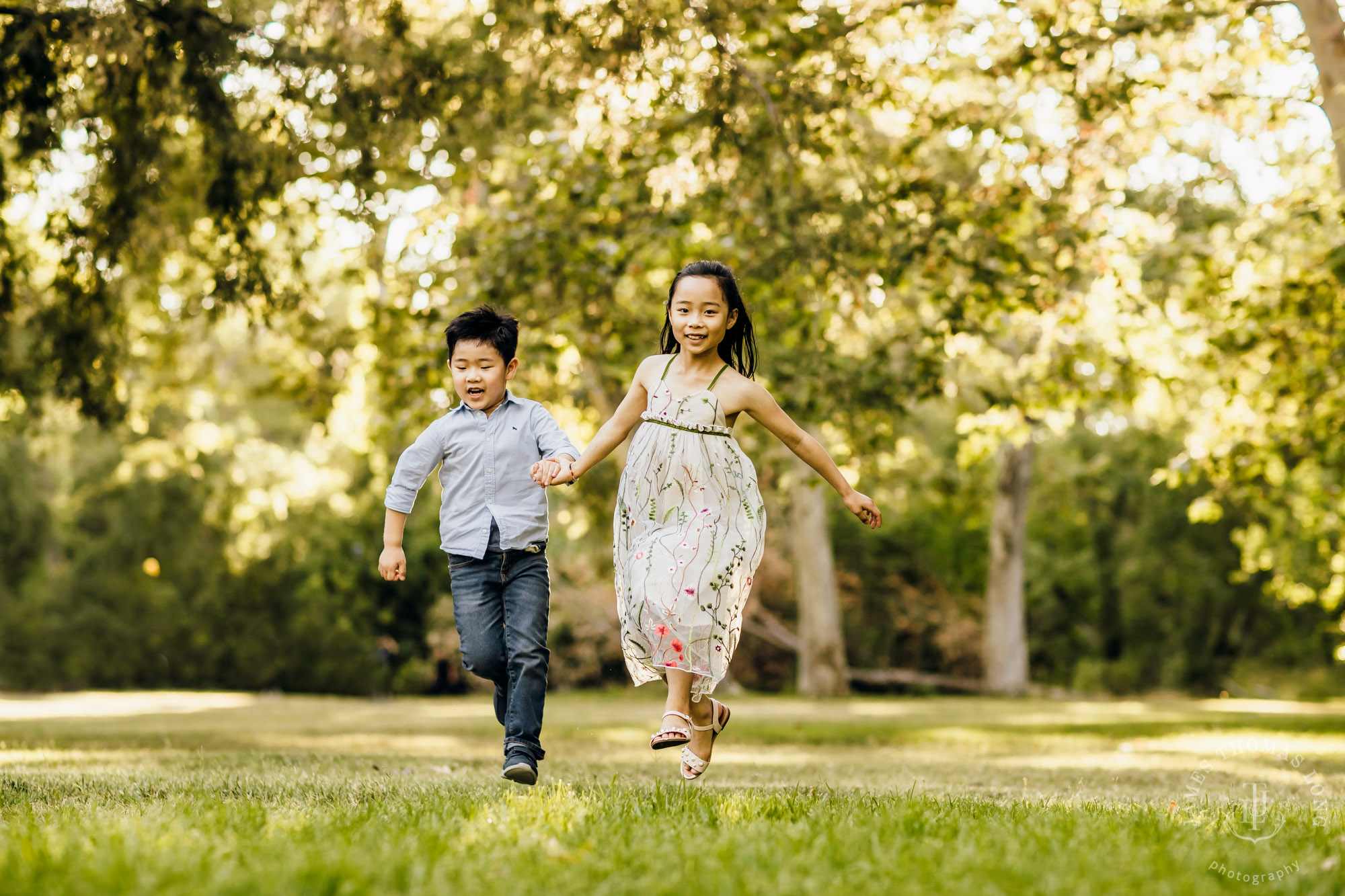 Family photography session by Snoqualmie family photographer James Thomas Long Photography