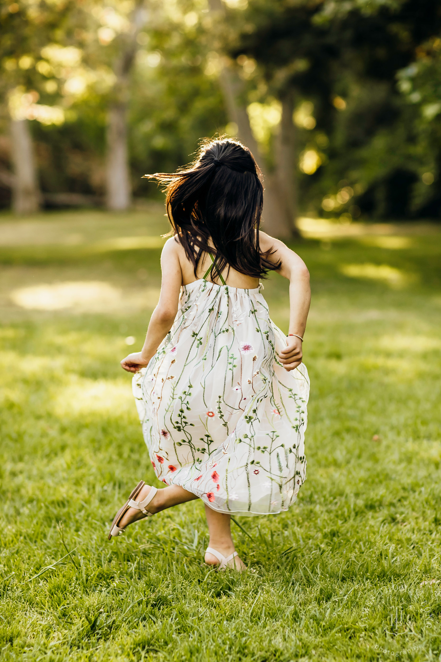 Family photography session by Snoqualmie family photographer James Thomas Long Photography