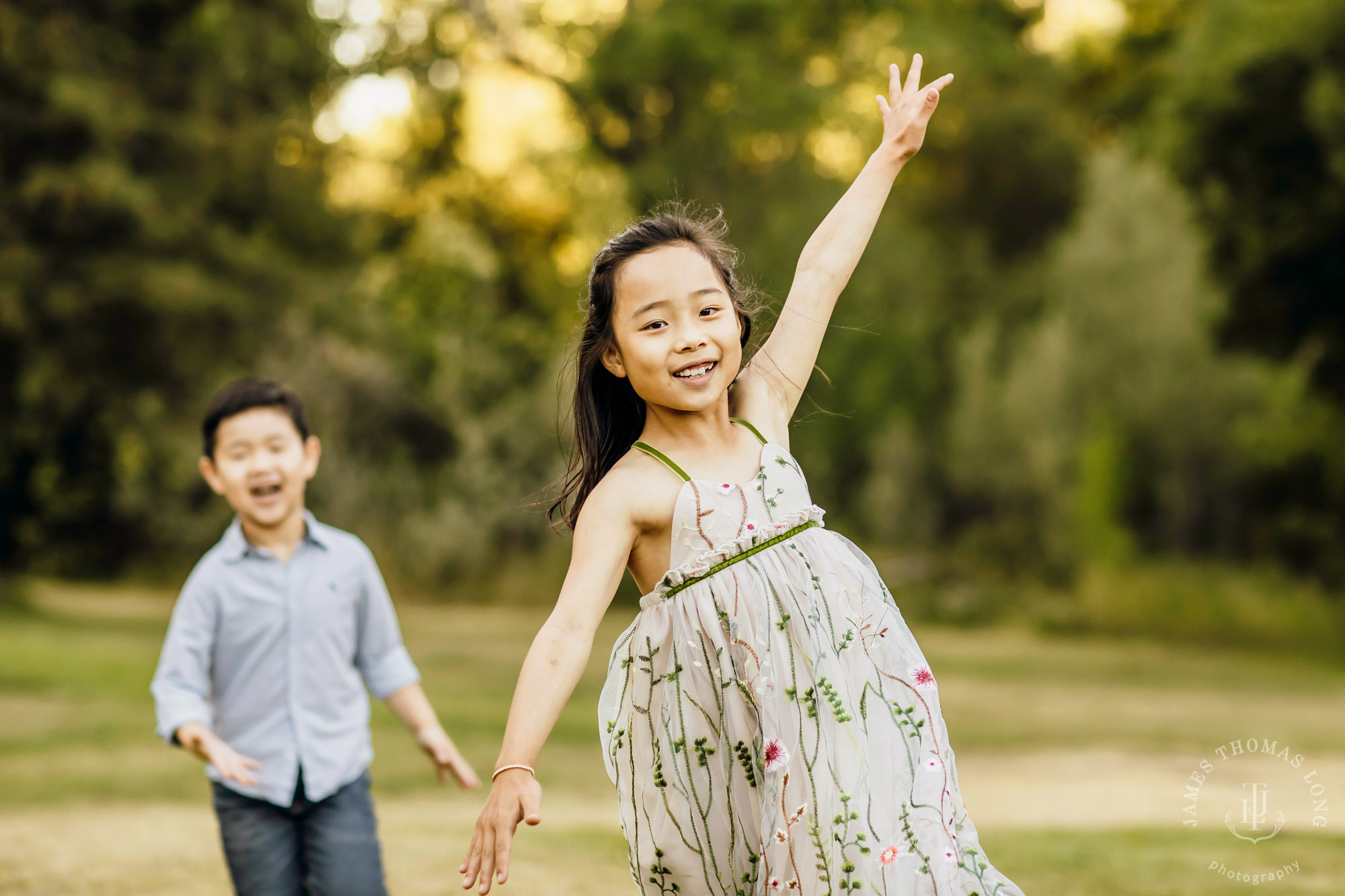 Family photography session by Snoqualmie family photographer James Thomas Long Photography