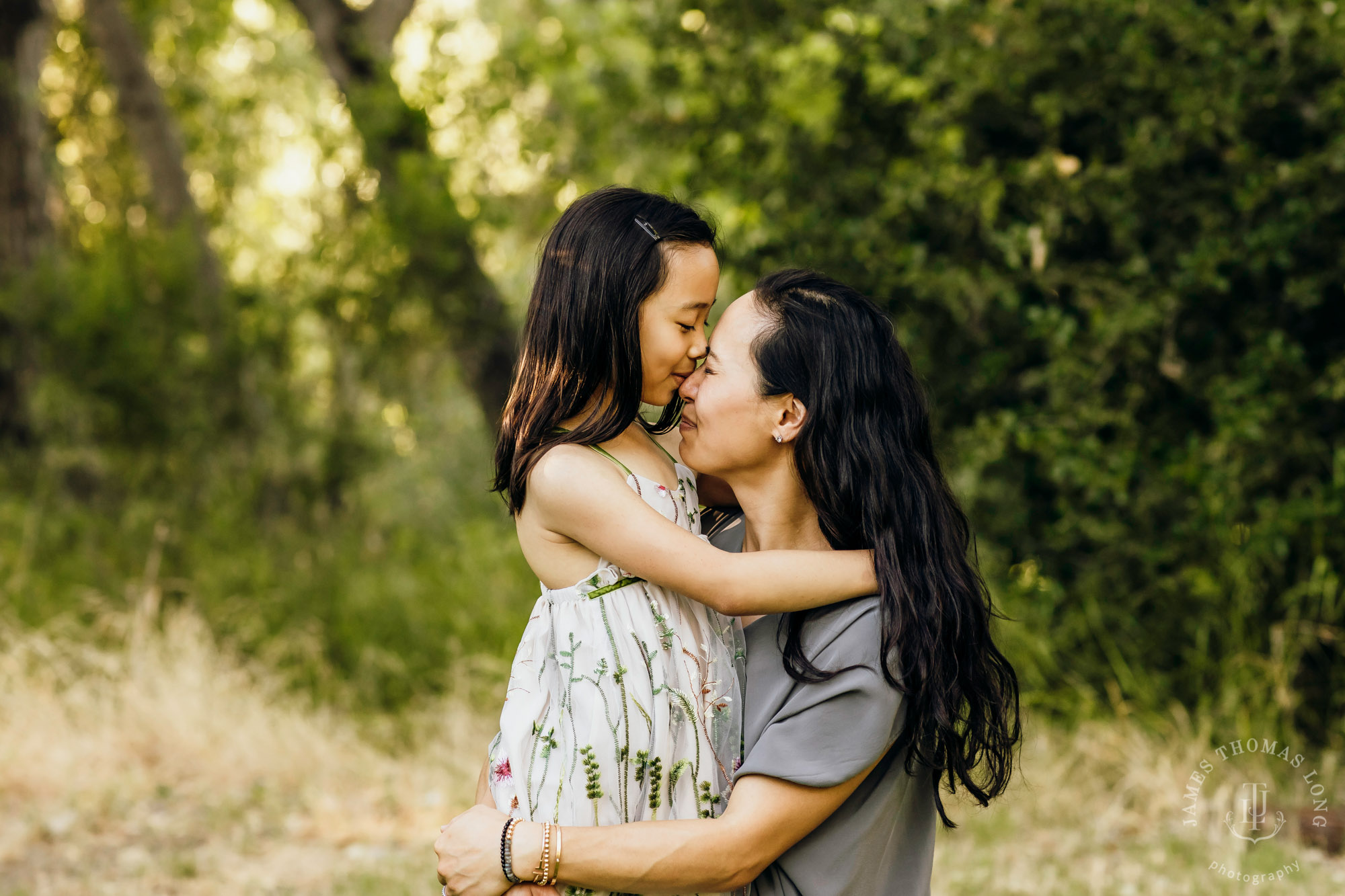 Family photography session by Snoqualmie family photographer James Thomas Long Photography