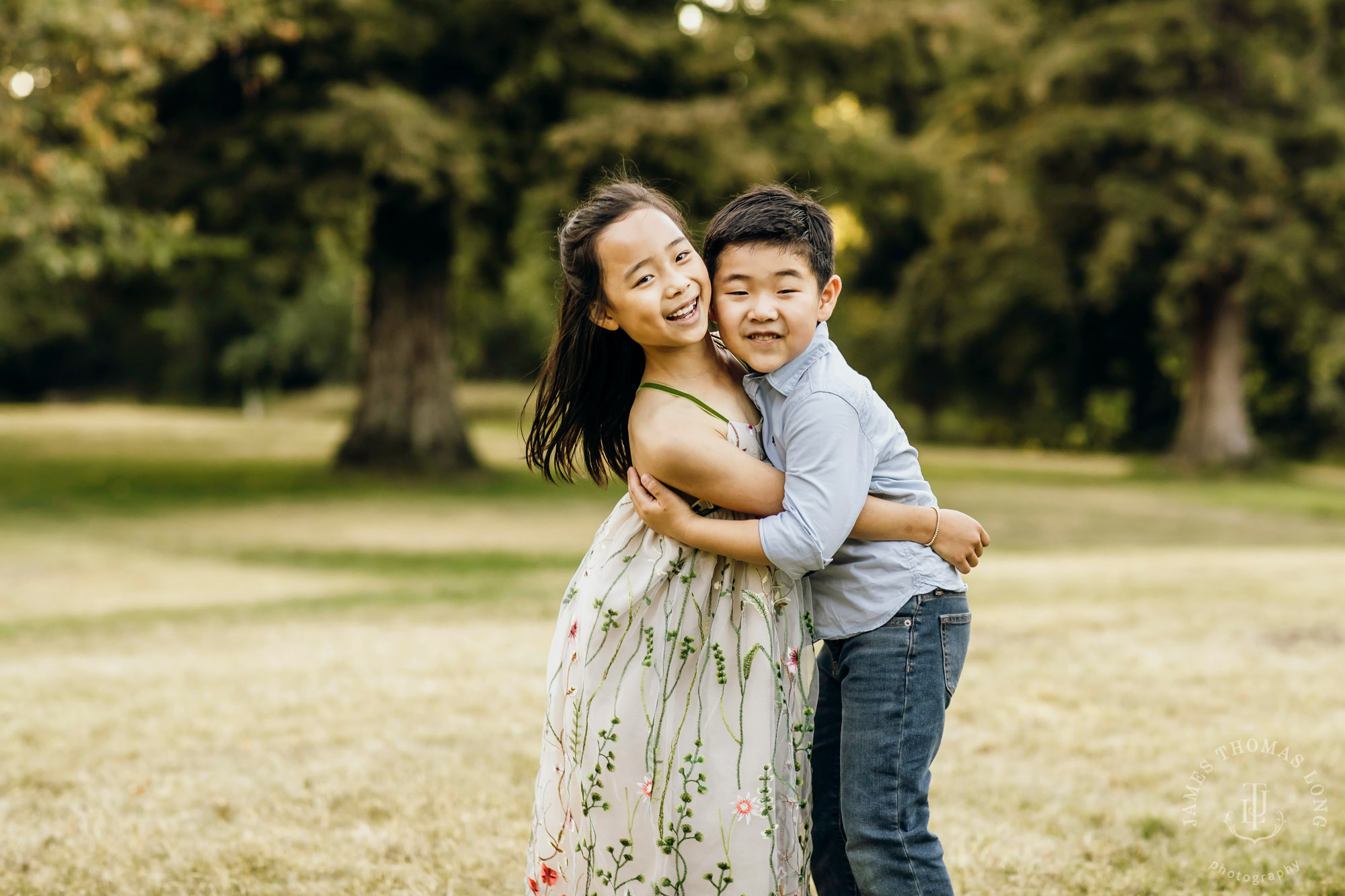 Family photography session by Snoqualmie family photographer James Thomas Long Photography