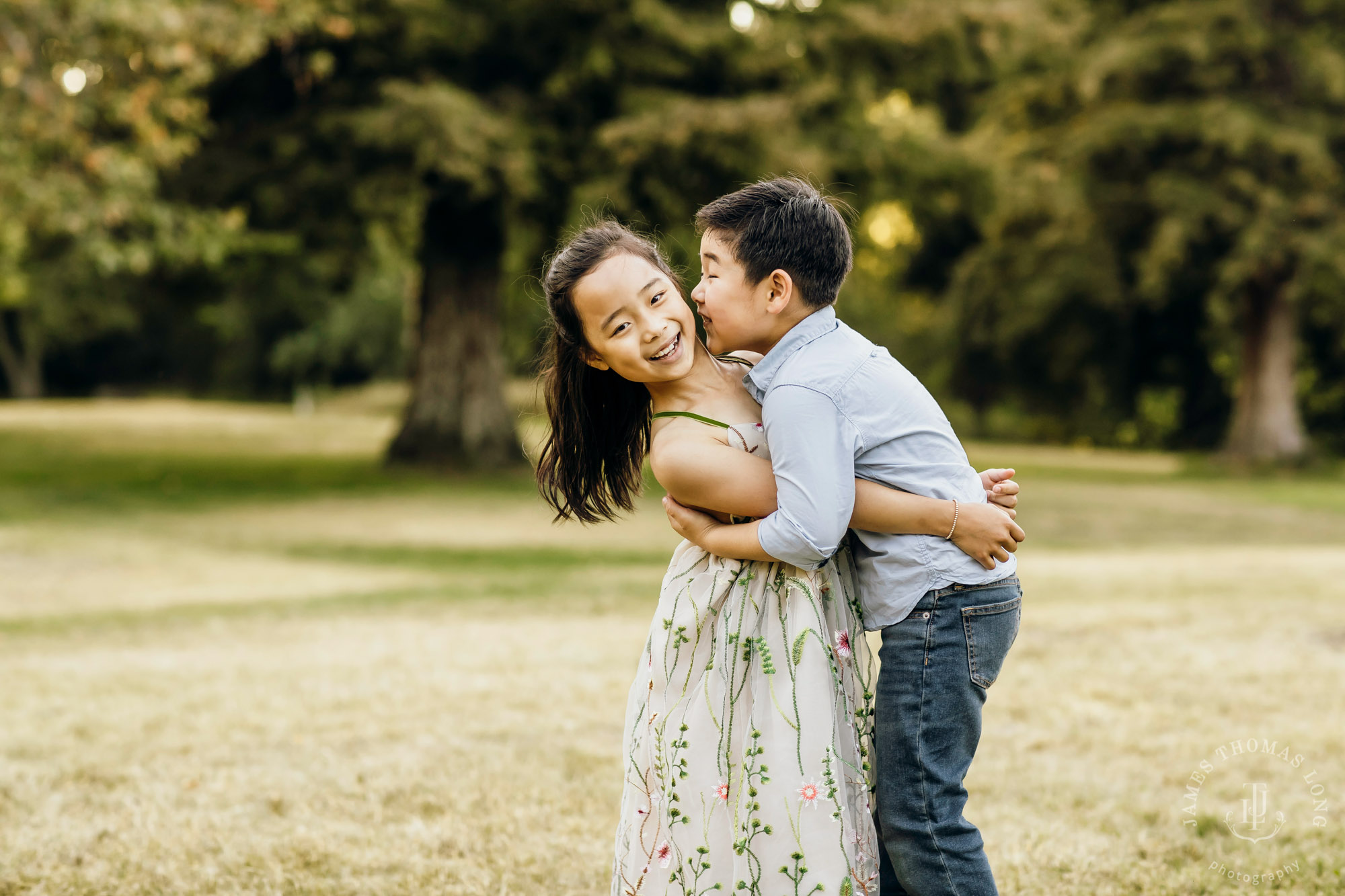 Family photography session by Snoqualmie family photographer James Thomas Long Photography