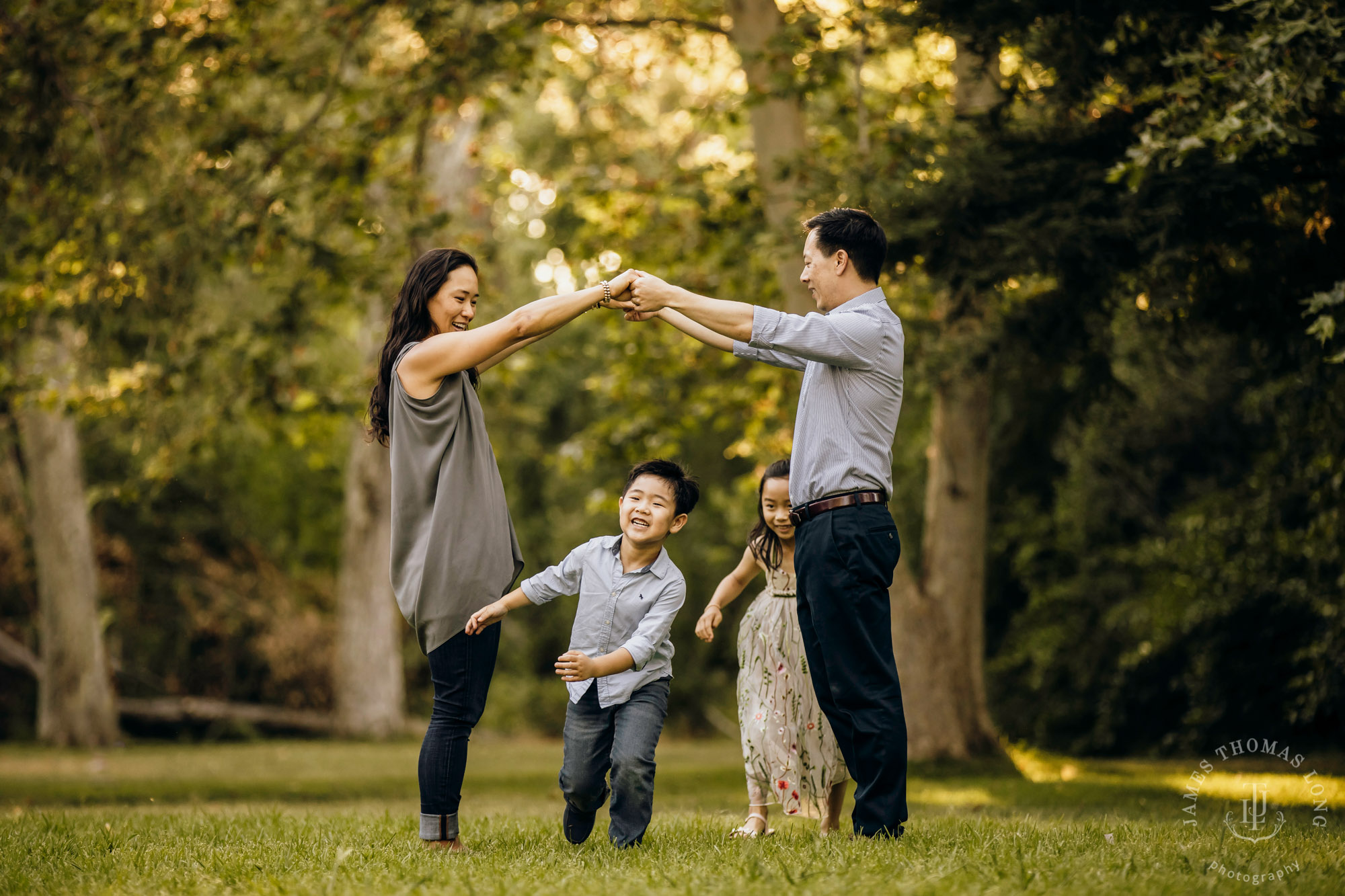 Family photography session by Snoqualmie family photographer James Thomas Long Photography