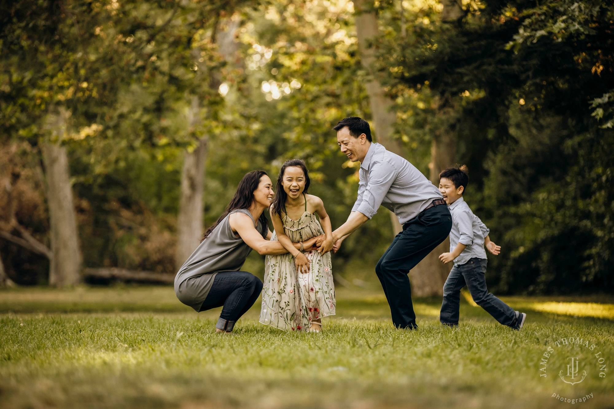 Family photography session by Snoqualmie family photographer James Thomas Long Photography