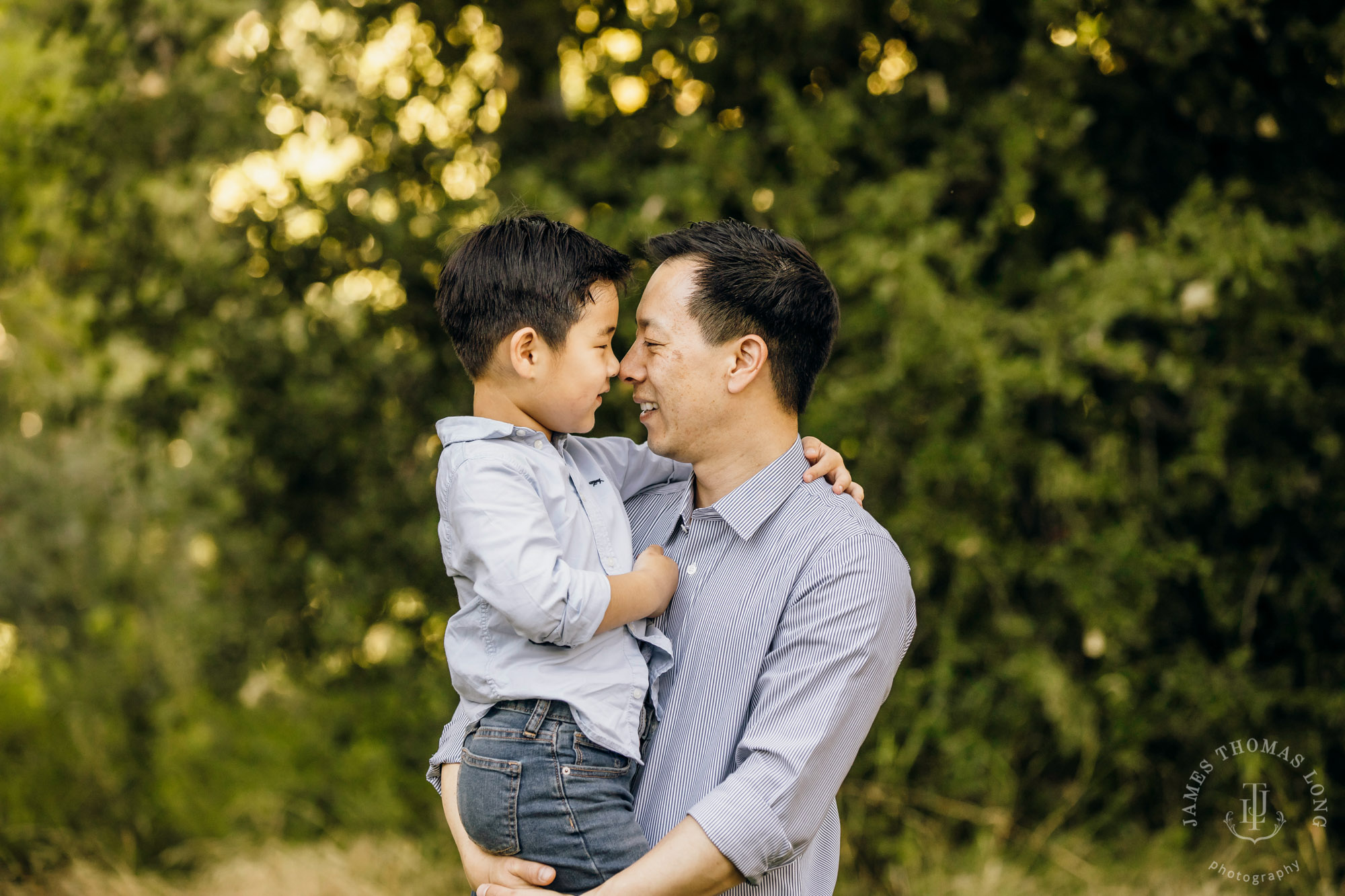 Family photography session by Snoqualmie family photographer James Thomas Long Photography