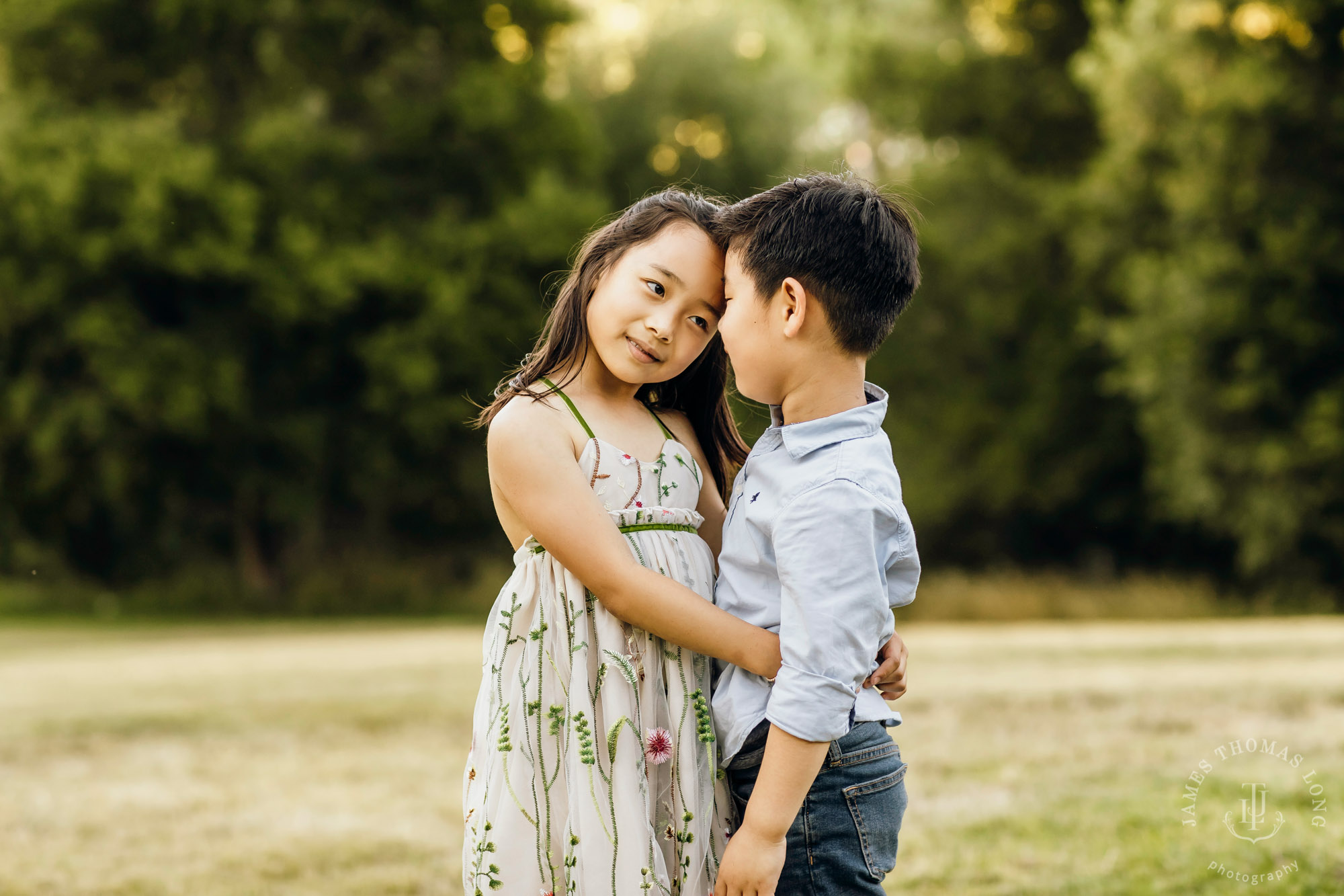 Family photography session by Snoqualmie family photographer James Thomas Long Photography