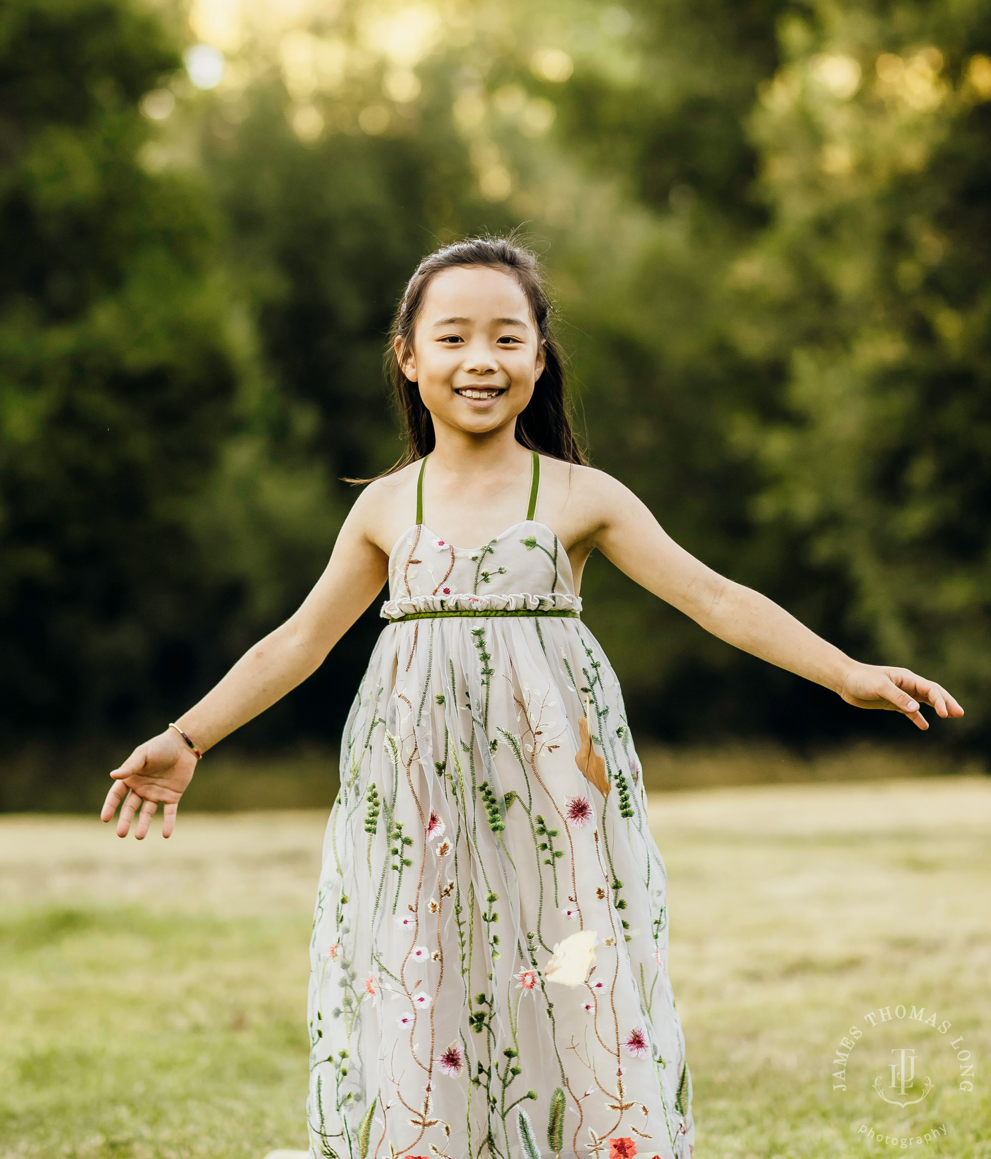 Family photography session by Snoqualmie family photographer James Thomas Long Photography