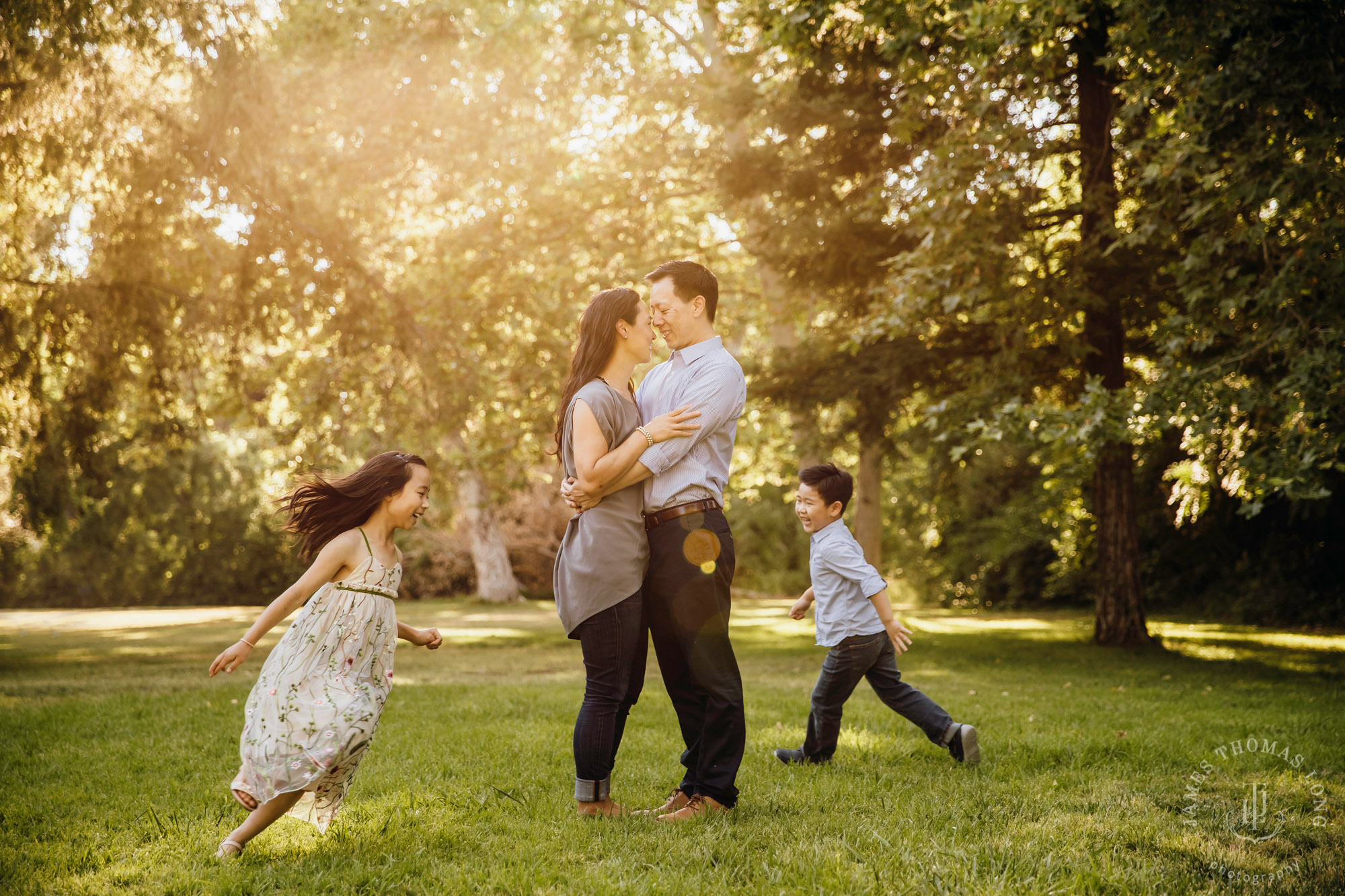 Family photography session by Snoqualmie family photographer James Thomas Long Photography