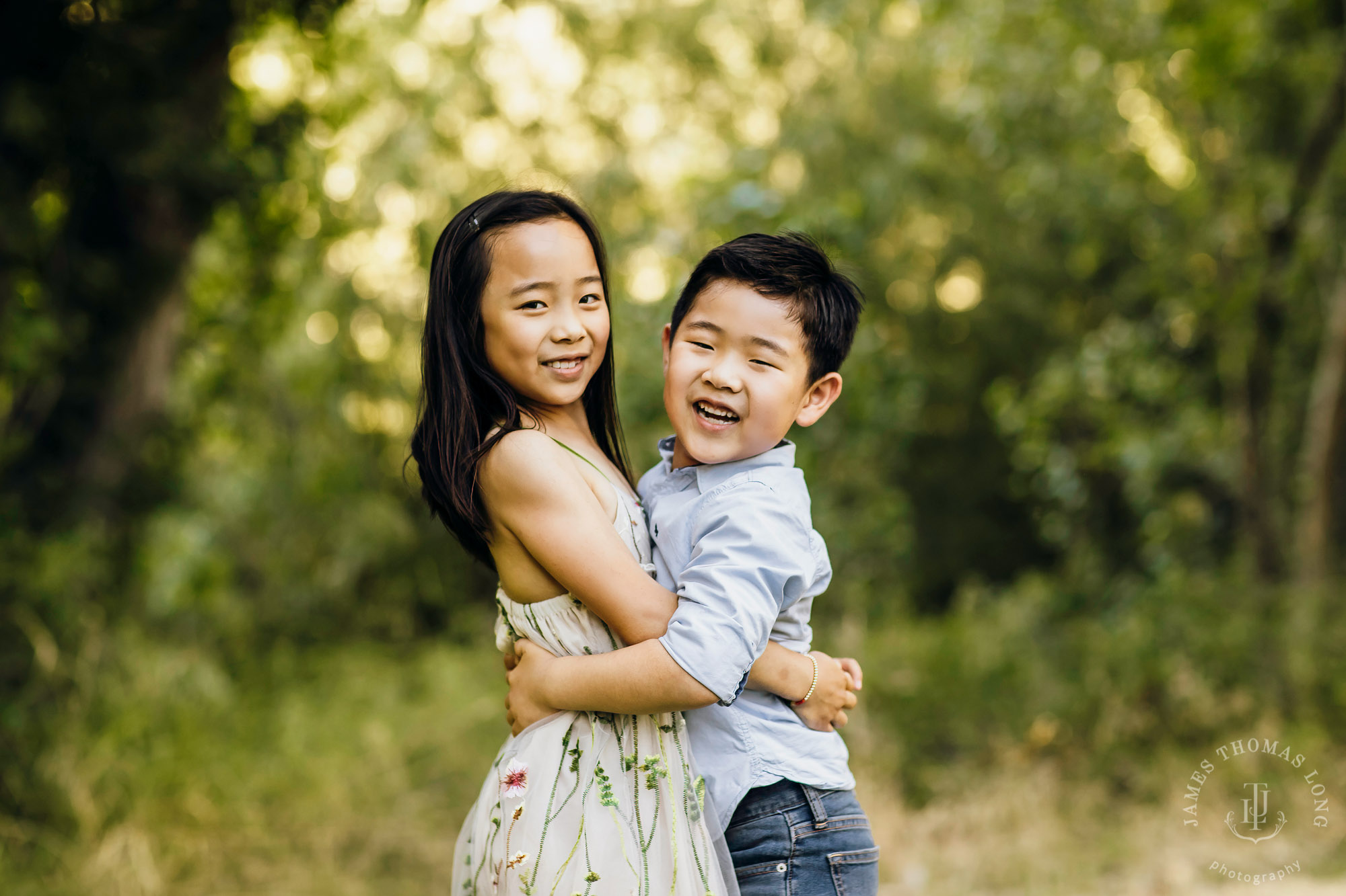 Family photography session by Snoqualmie family photographer James Thomas Long Photography