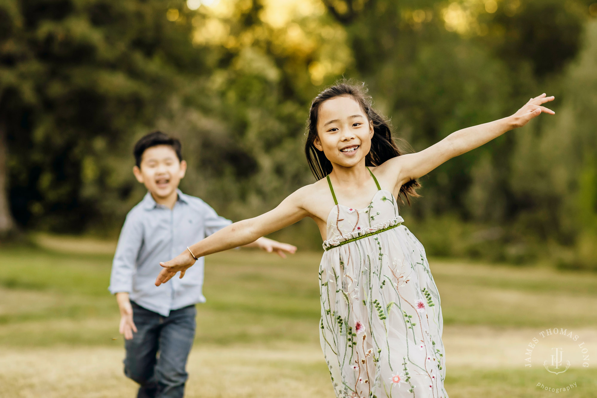 Family photography session by Snoqualmie family photographer James Thomas Long Photography