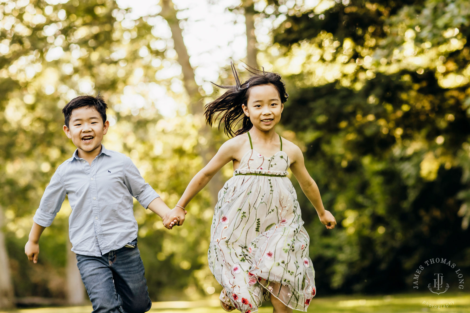 Family photography session by Snoqualmie family photographer James Thomas Long Photography