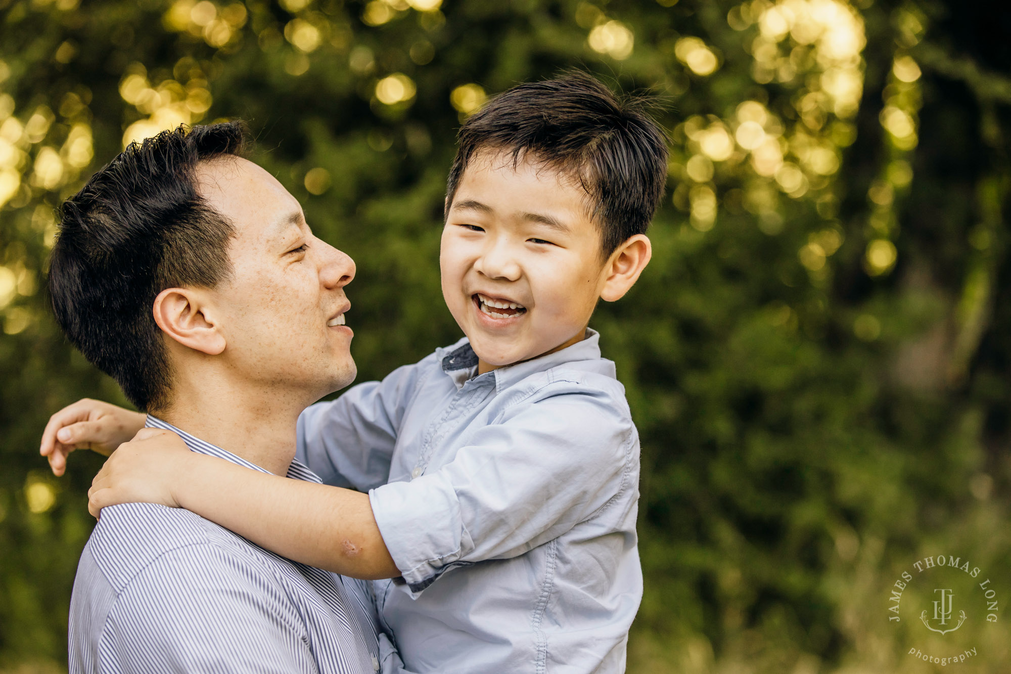 Family photography session by Snoqualmie family photographer James Thomas Long Photography