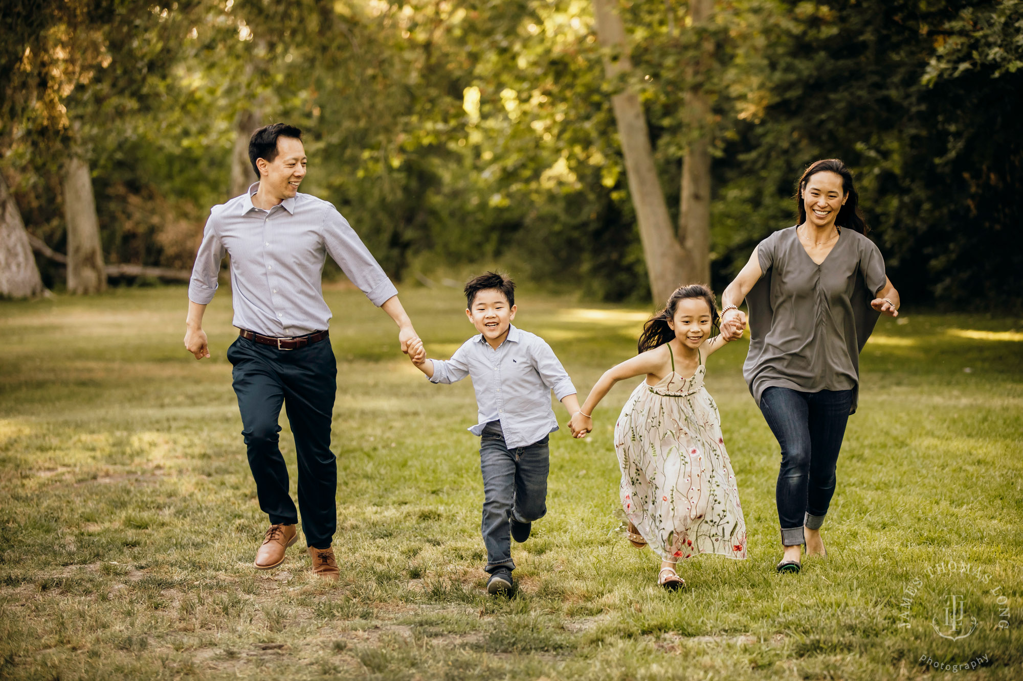 Family photography session by Snoqualmie family photographer James Thomas Long Photography