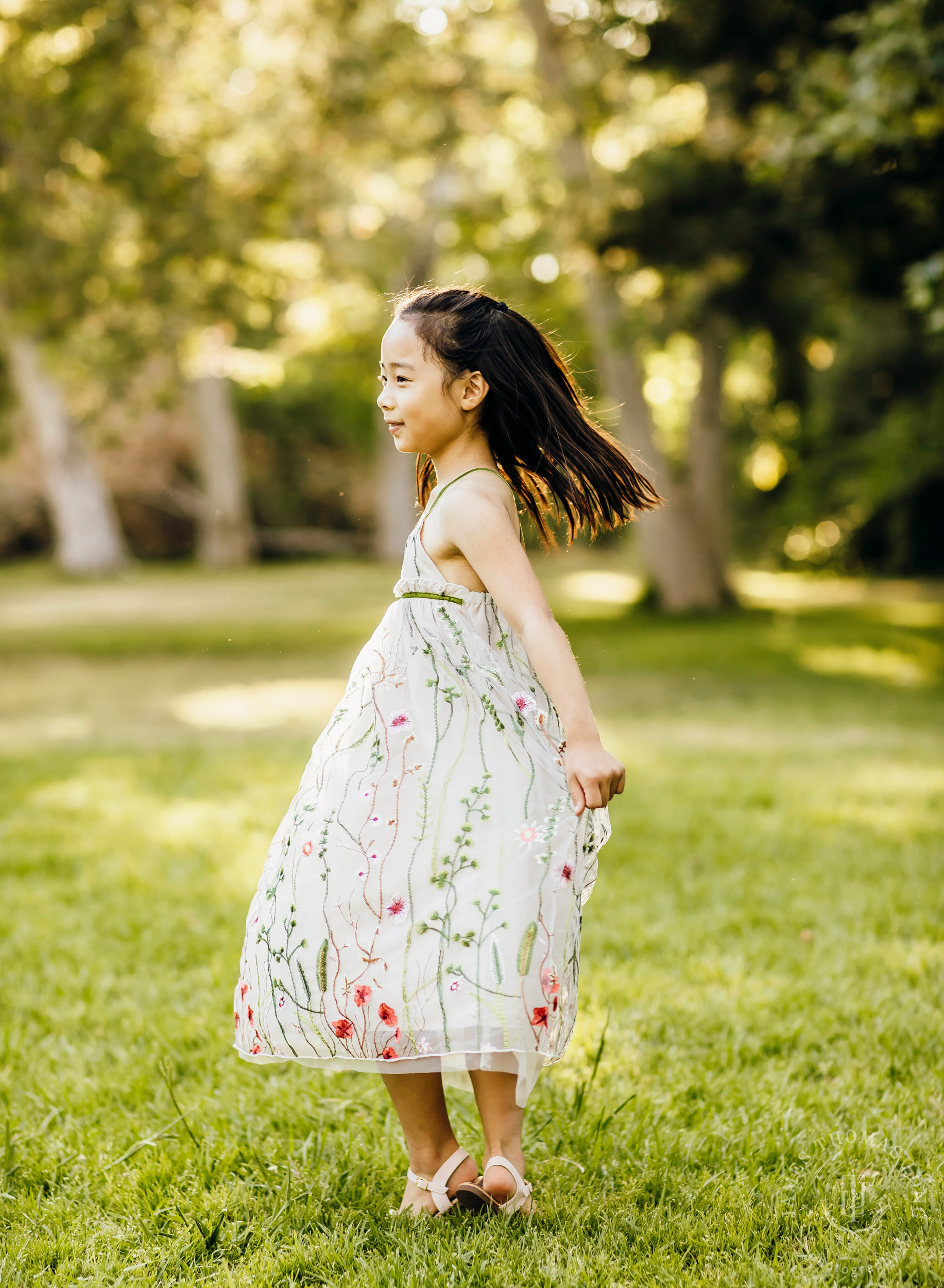 Family photography session by Snoqualmie family photographer James Thomas Long Photography