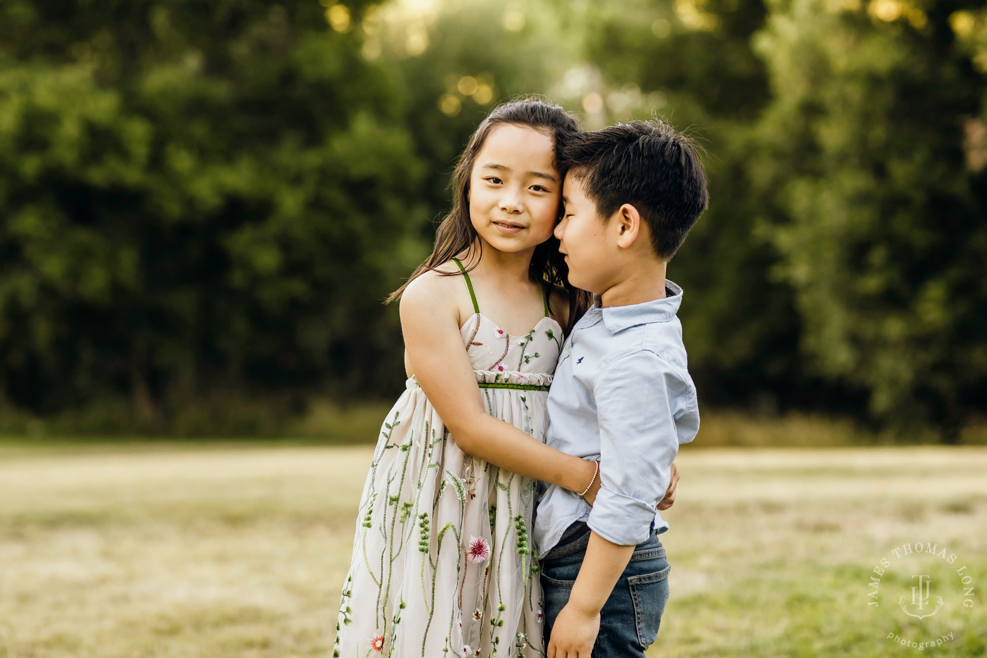 Family photography session by Snoqualmie family photographer James Thomas Long Photography