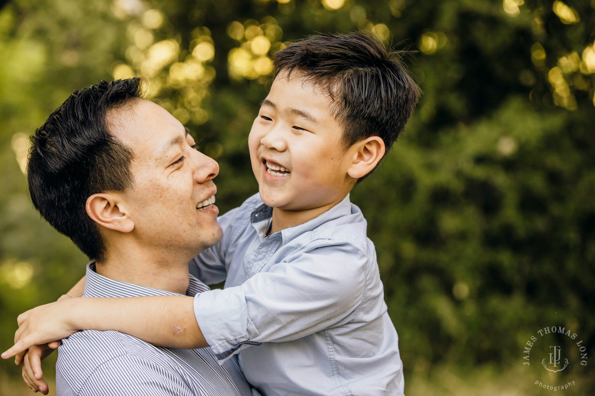 Family photography session by Snoqualmie family photographer James Thomas Long Photography