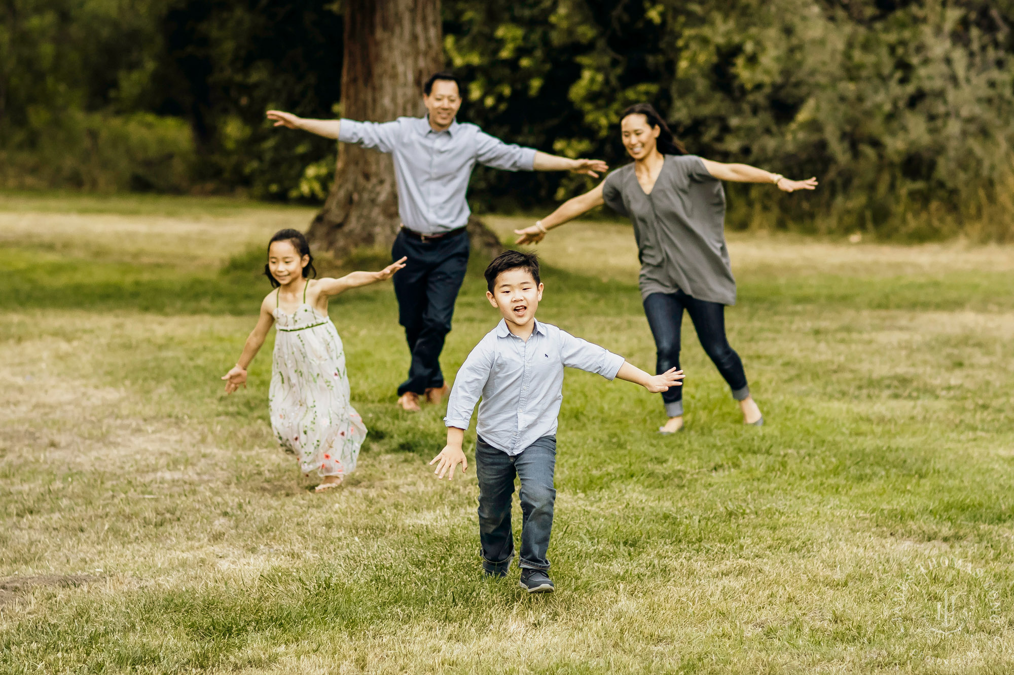 Family photography session by Snoqualmie family photographer James Thomas Long Photography