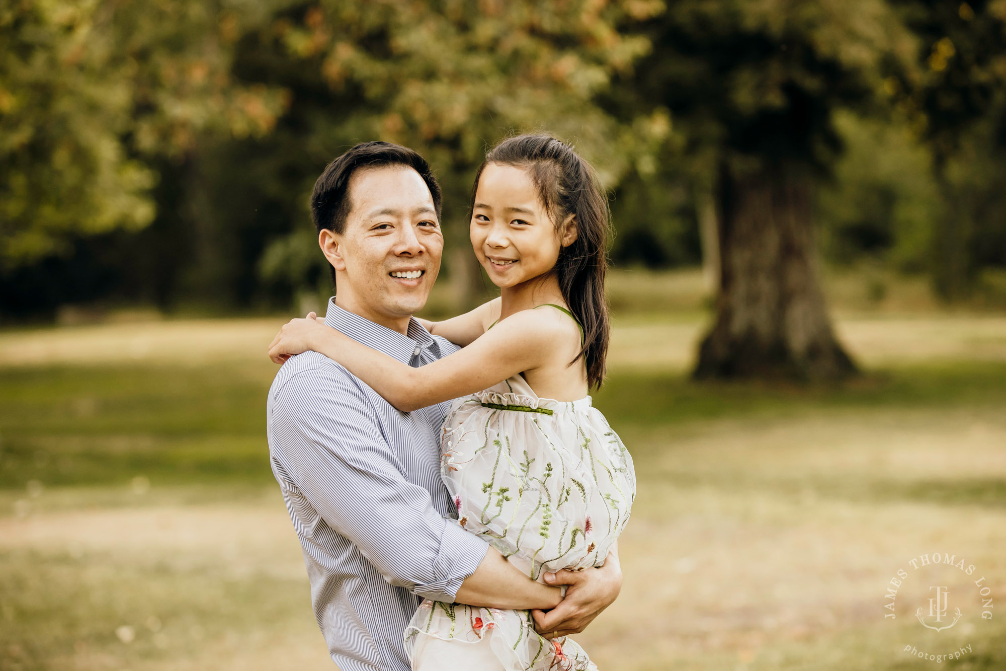 Family photography session by Snoqualmie family photographer James Thomas Long Photography