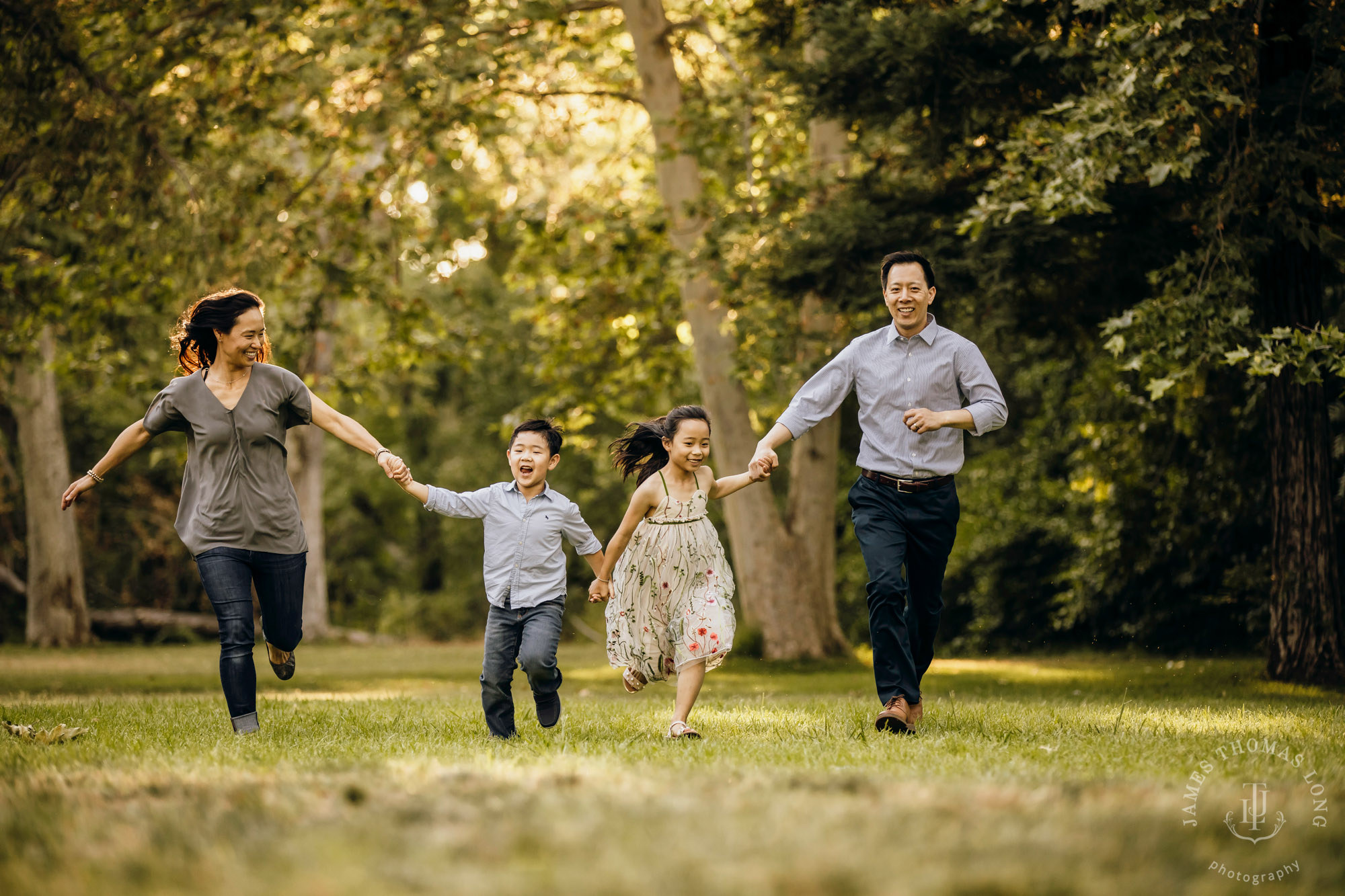 Family photography session by Snoqualmie family photographer James Thomas Long Photography