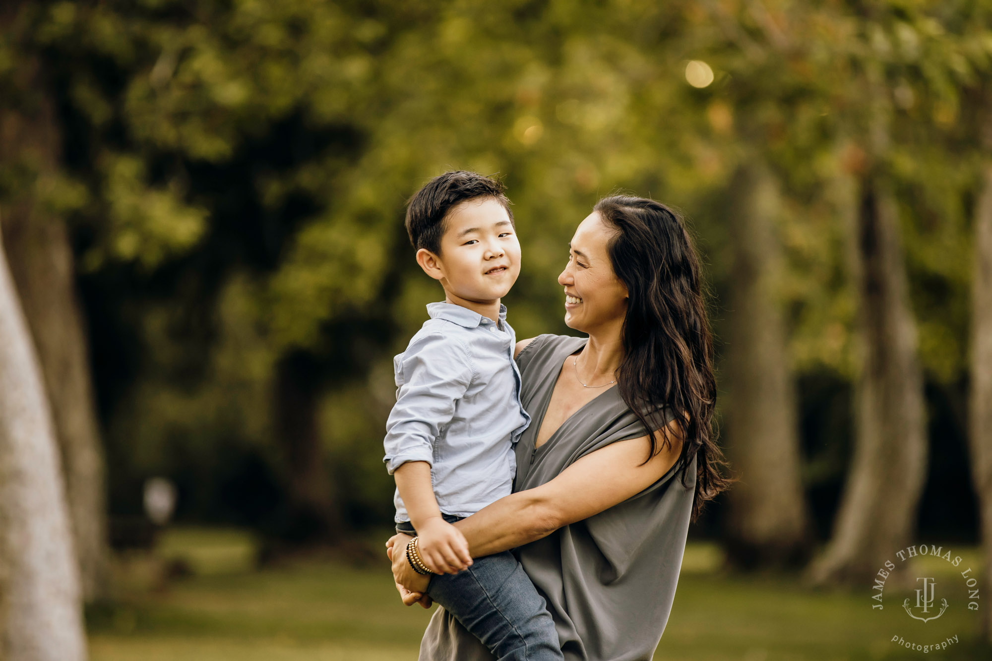 Family photography session by Snoqualmie family photographer James Thomas Long Photography