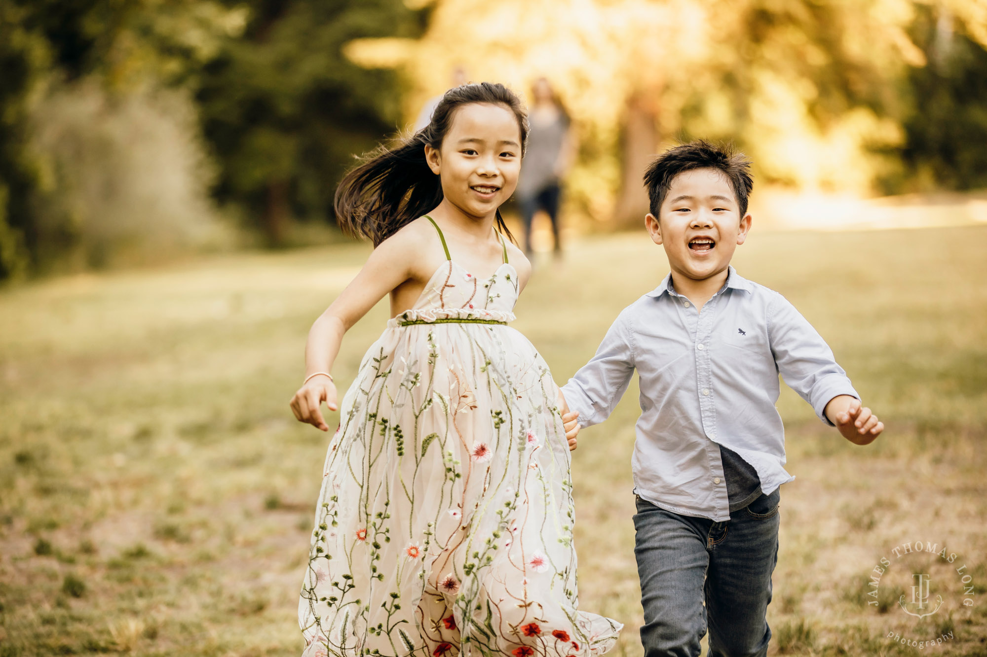 Family photography session by Snoqualmie family photographer James Thomas Long Photography