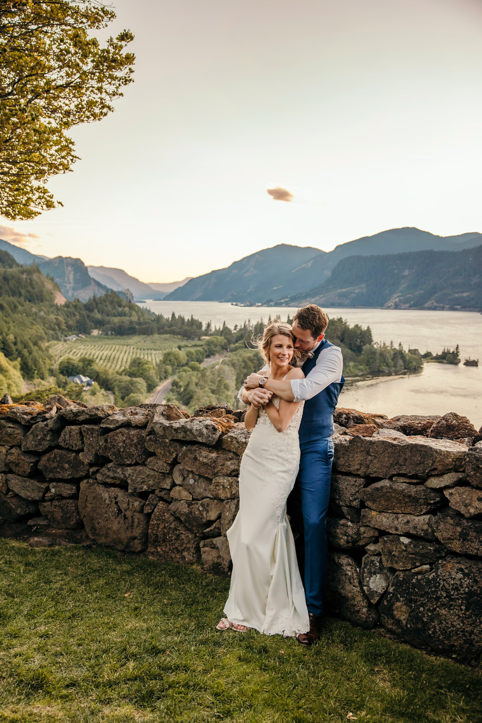 Griffin House, Hood River OR wedding by Snoqualmie wedding photographer James Thomas Long Photography